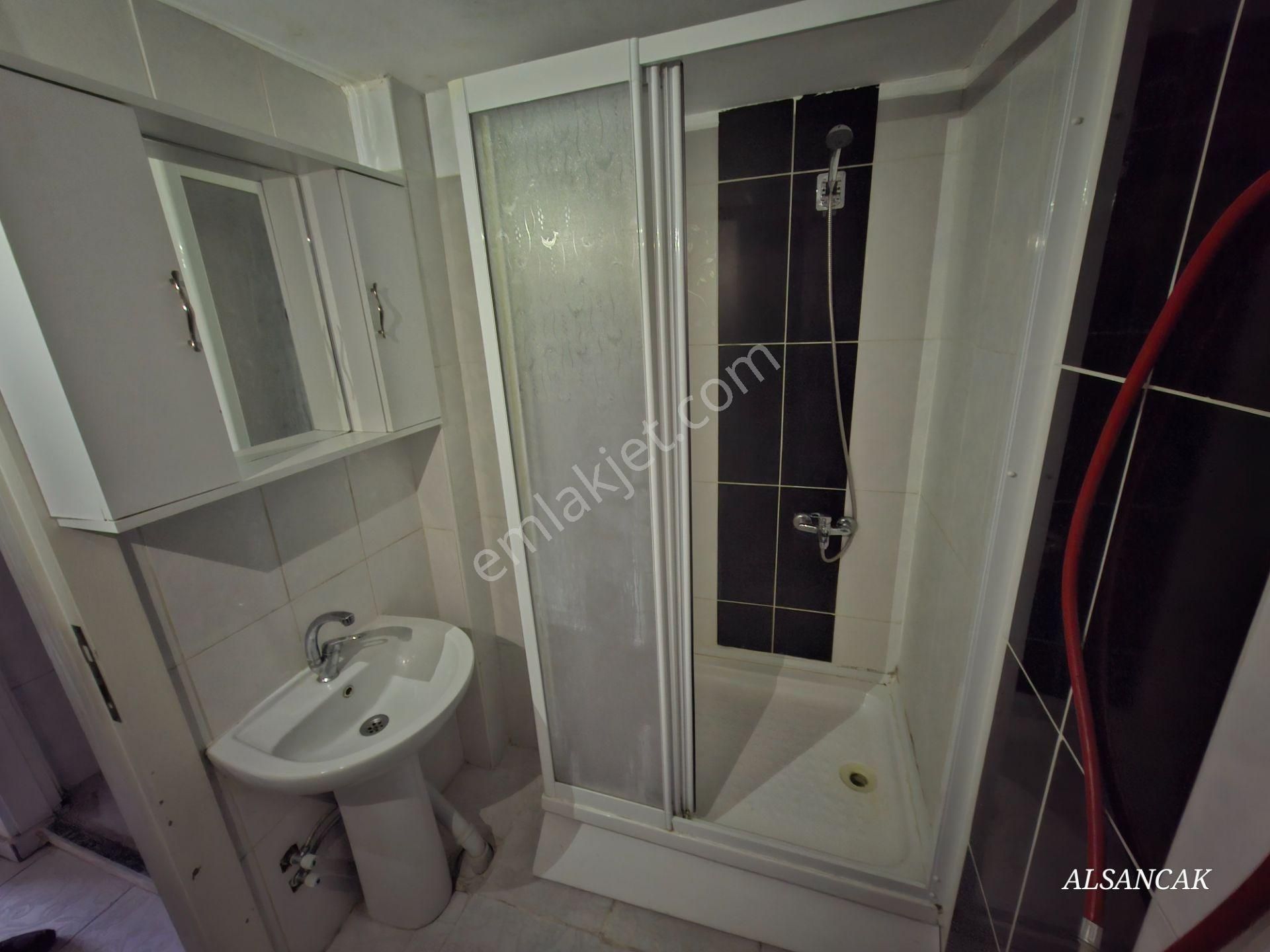 İstasyon Mahallesinde Merkezi Yerde Orta Katta Önü Açık 2+1 - Görsel 19