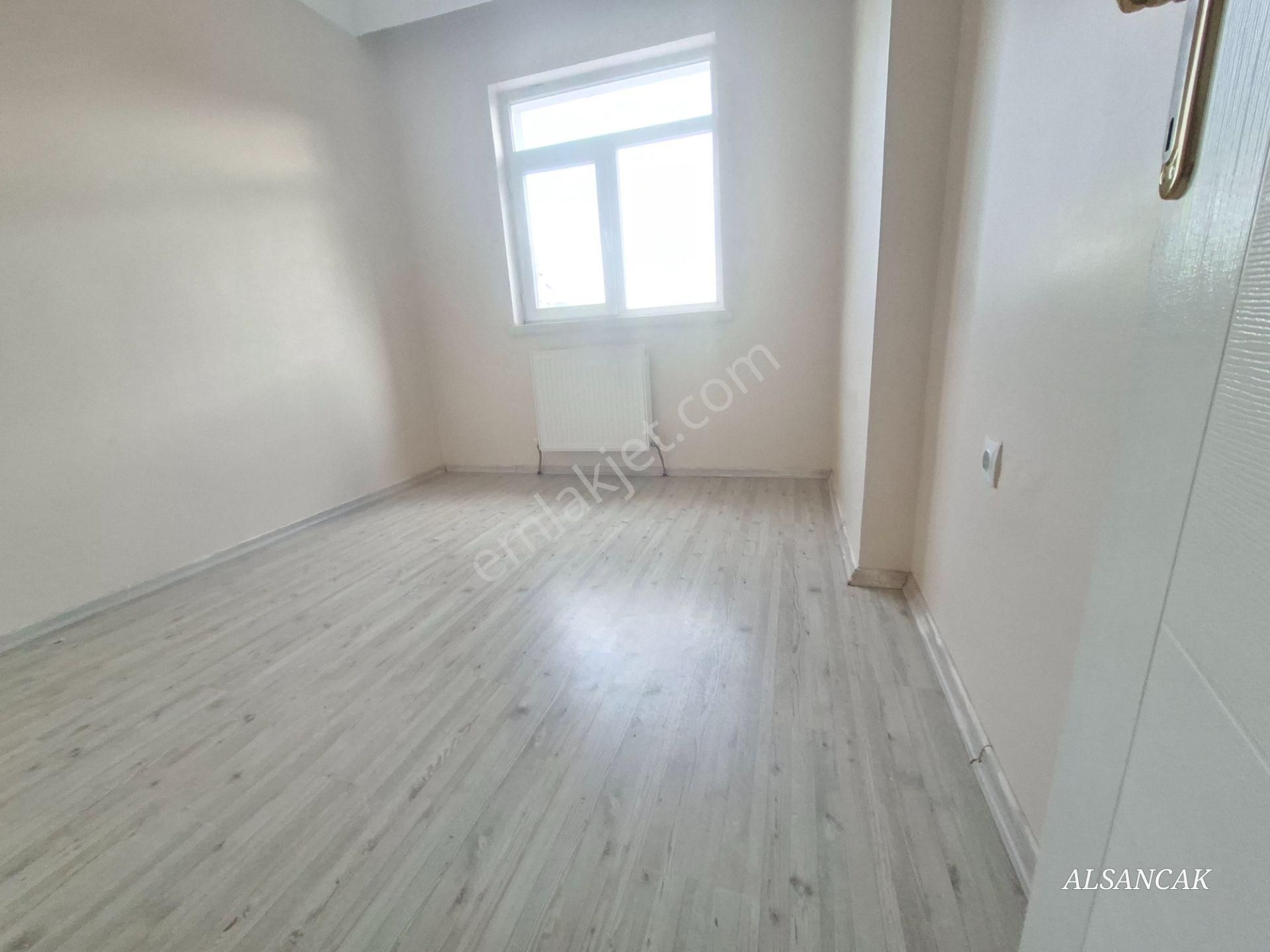 İstasyon Mahallesinde Merkezi Yerde Orta Katta Önü Açık 2+1 - Görsel 12