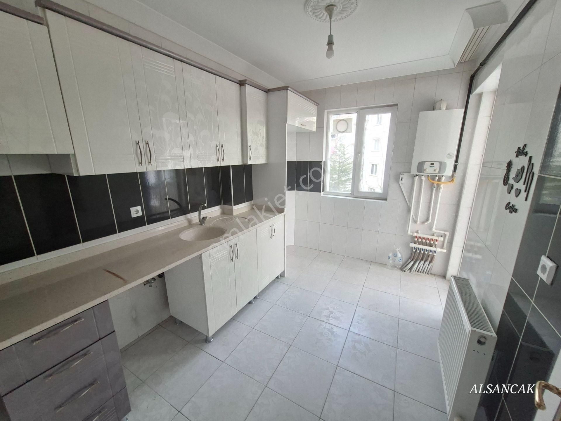 İstasyon Mahallesinde Merkezi Yerde Orta Katta Önü Açık 2+1 - Görsel 6