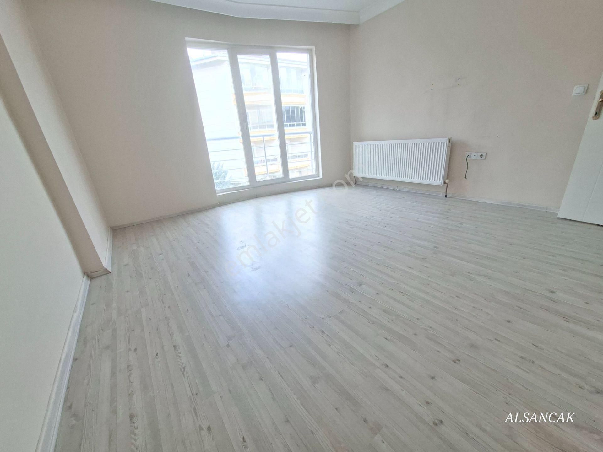 İstasyon Mahallesinde Merkezi Yerde Orta Katta Önü Açık 2+1 - Görsel 3