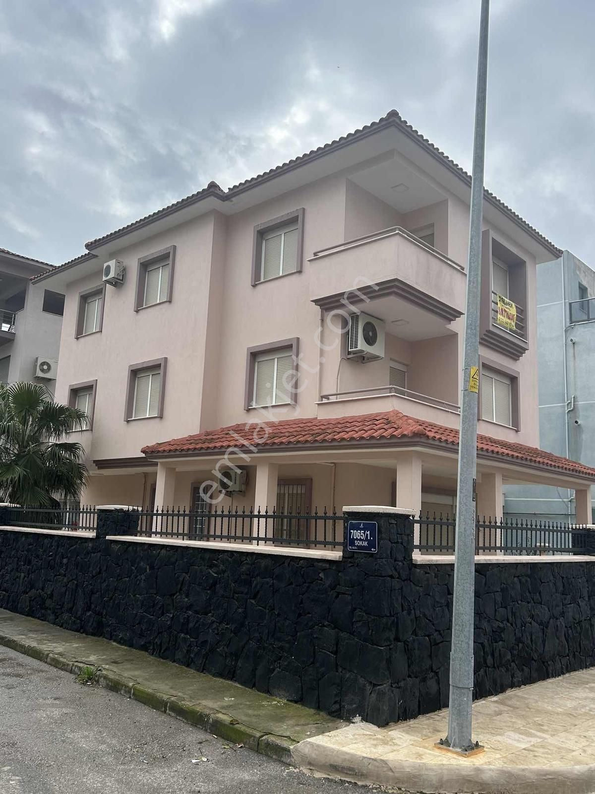 Pınarbaşı'nın En Prestijli Lokasyonunda 5+1 Tripleks Villa