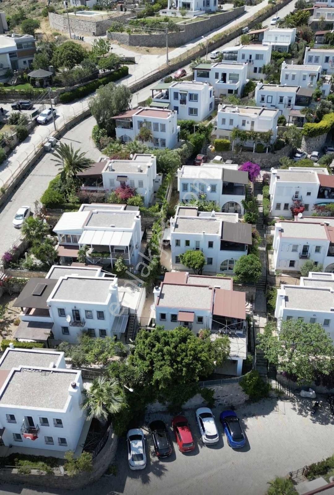 Bitez Burak Sitesinde Tam Müstakil 4+1 Villa - Görsel 6