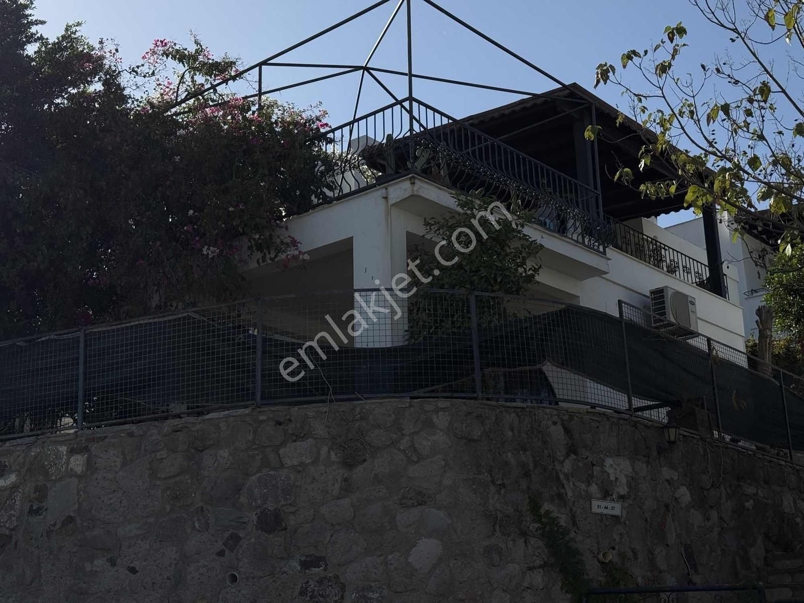 Bitez Burak Sitesinde Tam Müstakil 4+1 Villa - Görsel 16