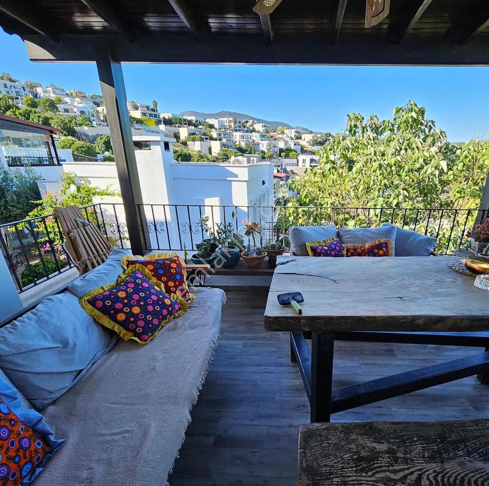 Bitez Burak Sitesinde Tam Müstakil 4+1 Villa - Görsel 13