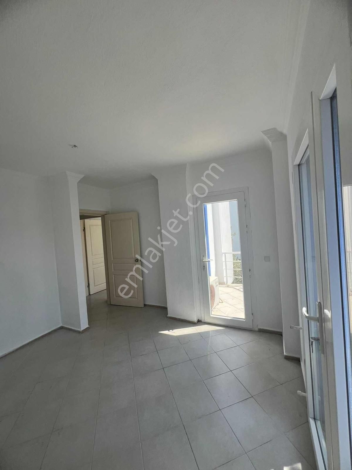 Gümüşlük Merkezde Bahçeli İkiz Dubleks 3+1 Villa - Görsel 4