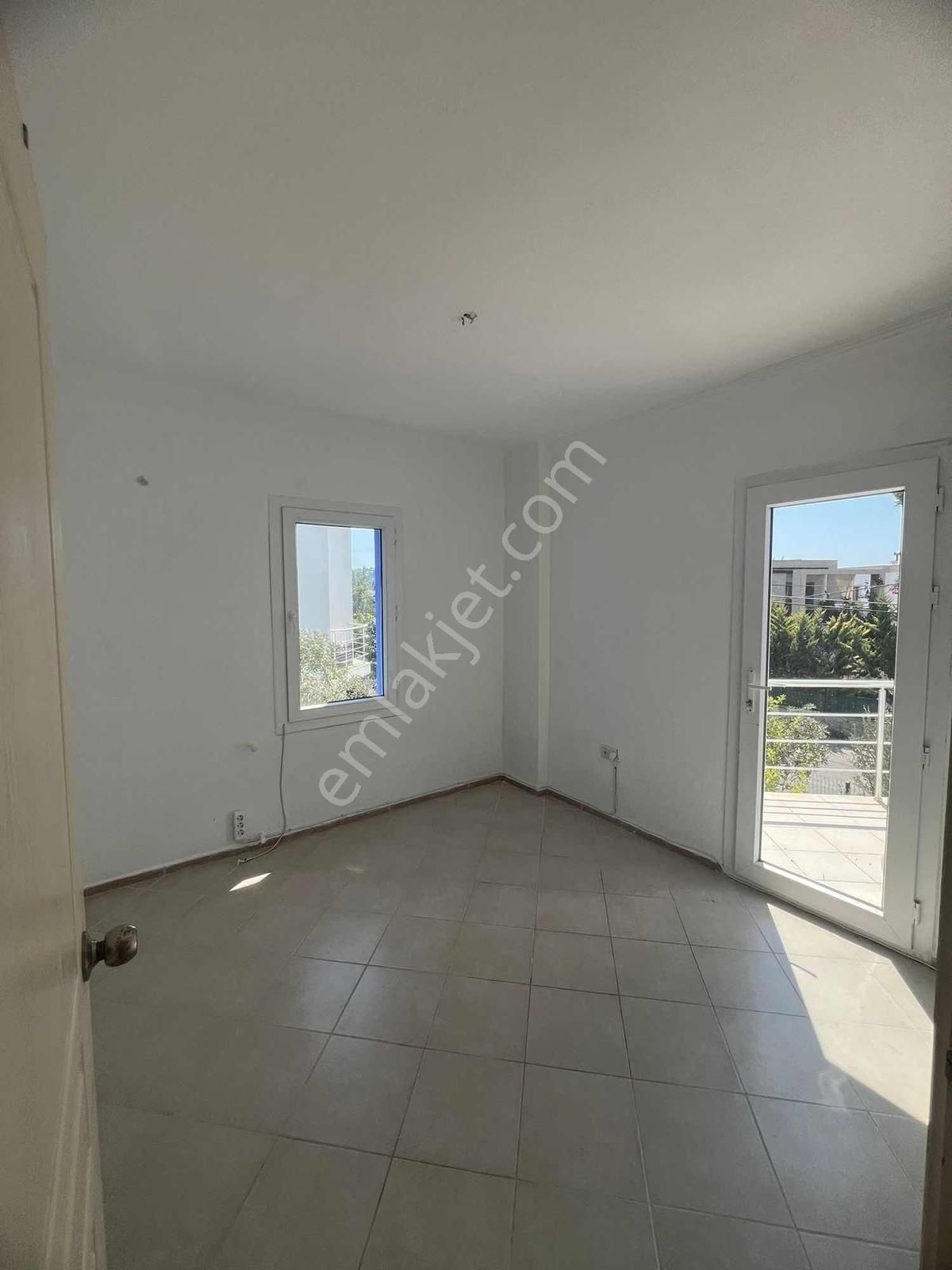 Gümüşlük Merkezde Bahçeli İkiz Dubleks 3+1 Villa - Görsel 5