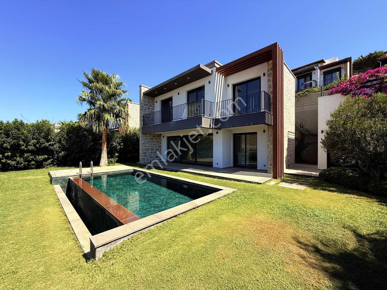 Bodrum Akyarlarda Özel Havuzlu 4+1 Müstakil Villa