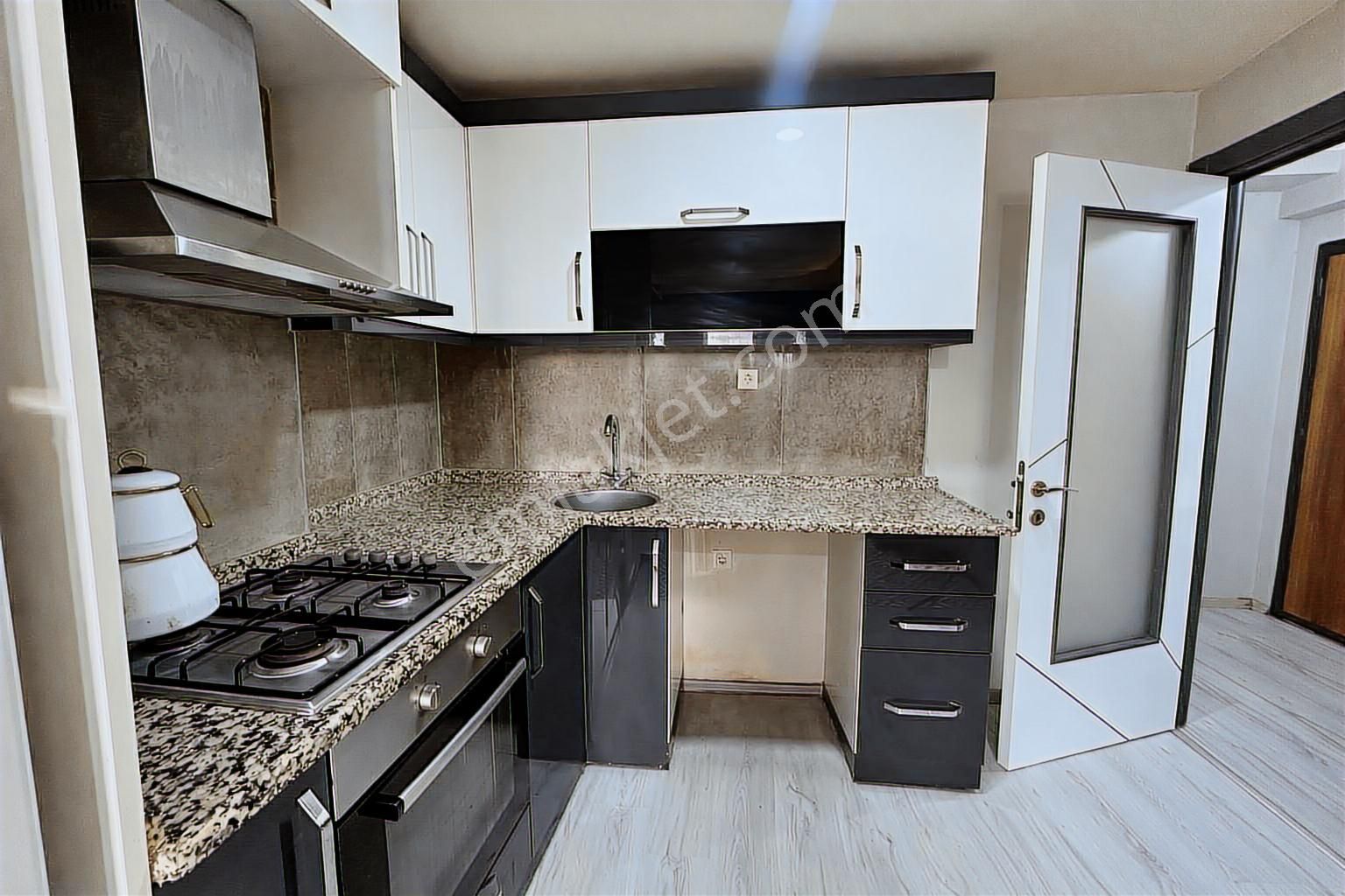 Genç Bina 1+1 Kullanışlı Satılık Daire - Görsel 13