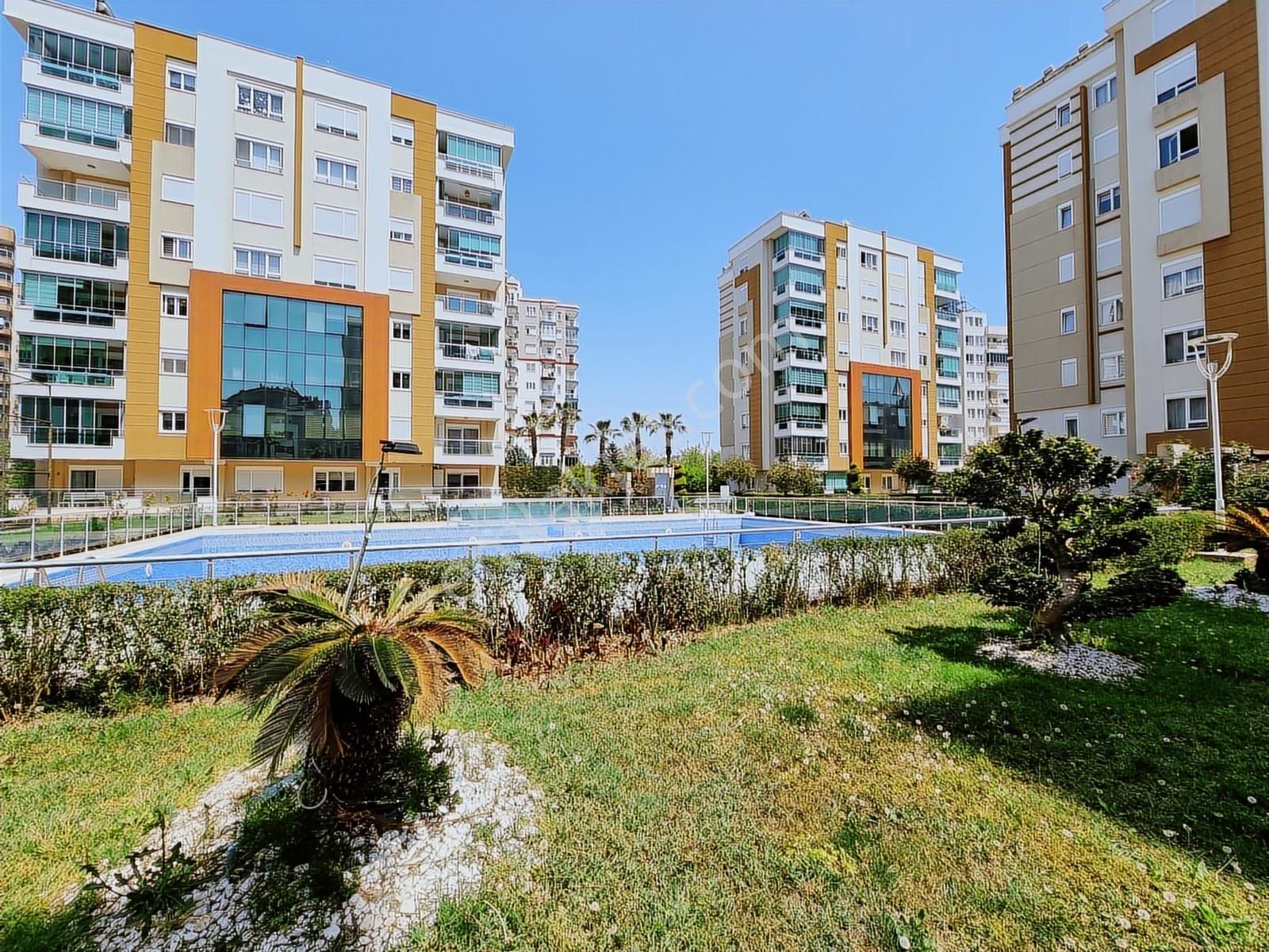 Yalı Caddesi Selenyum Residance'ta Full Eşyalı 3+1 Kiralık