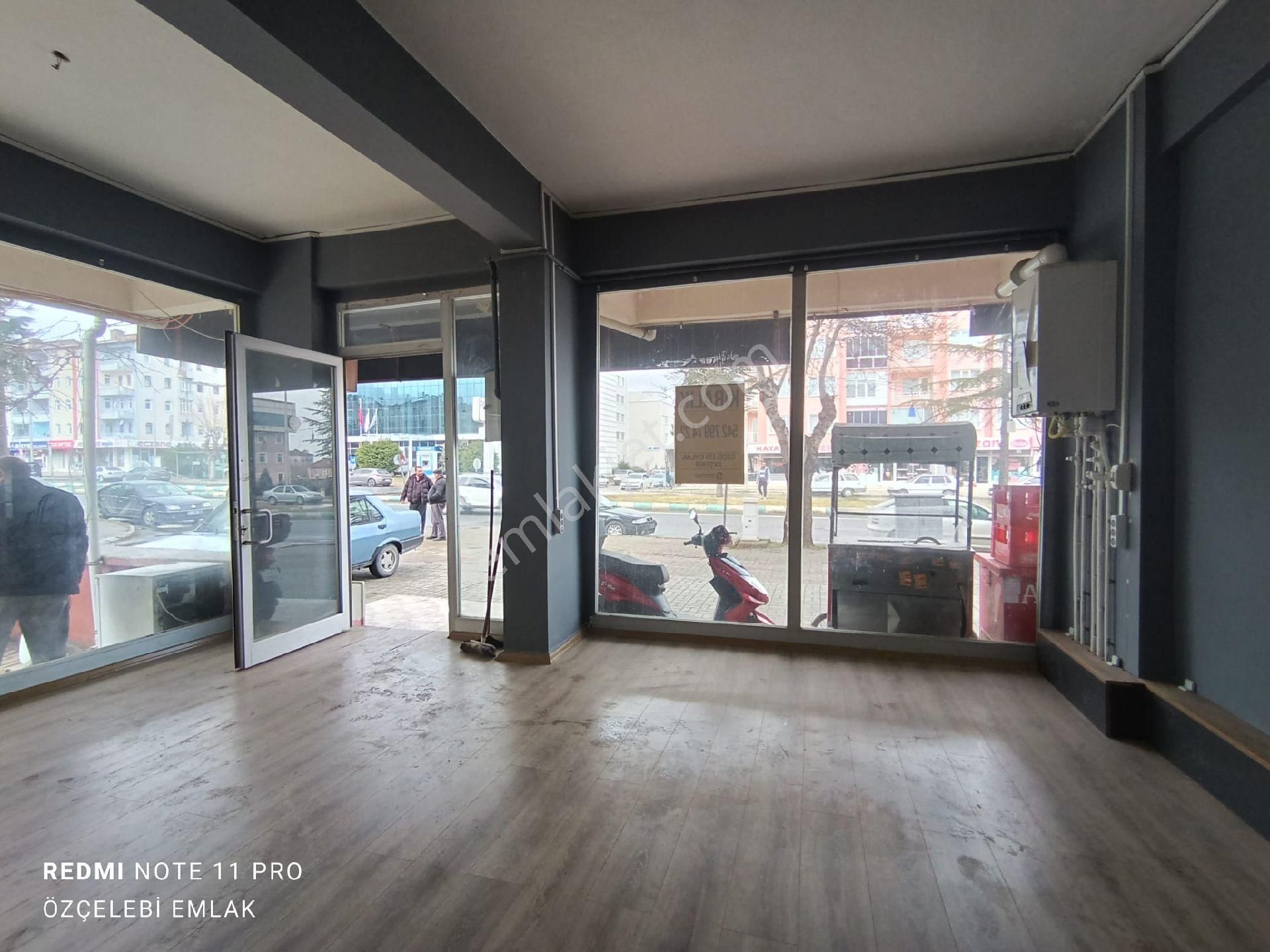 Özçelebi'den İstasyon Cadde Üzeri Köşe Kiralık Dükkan - Görsel 2
