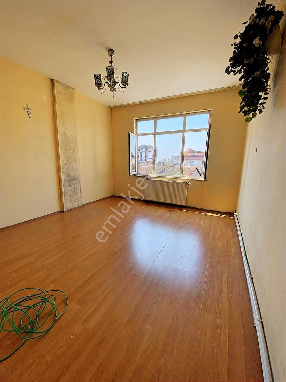 Çamçeşme Mah Arakat Ferah 2+1 Temiz Satılık Daire