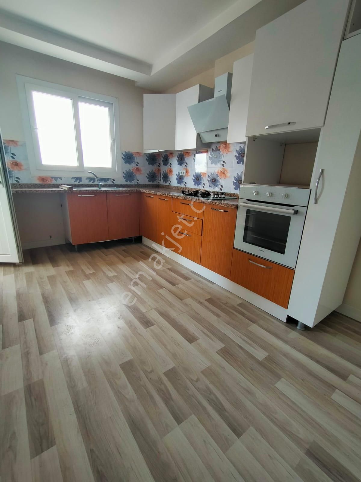 Sarıçam Osmangazi De Eminevime Uygun İskanlı-doğalgazlı-kapalı Mutfak 3+1 Satılık Fırsat Dairesi