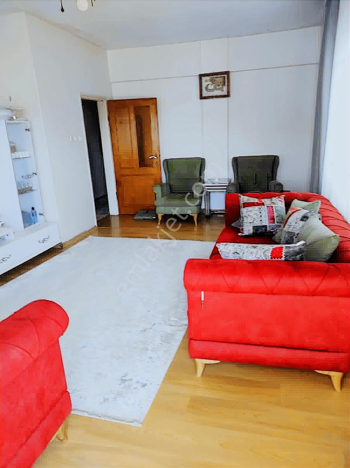 Esentepe Mah Ferah Temiz Balkonlu Arakat 3+1 Daire