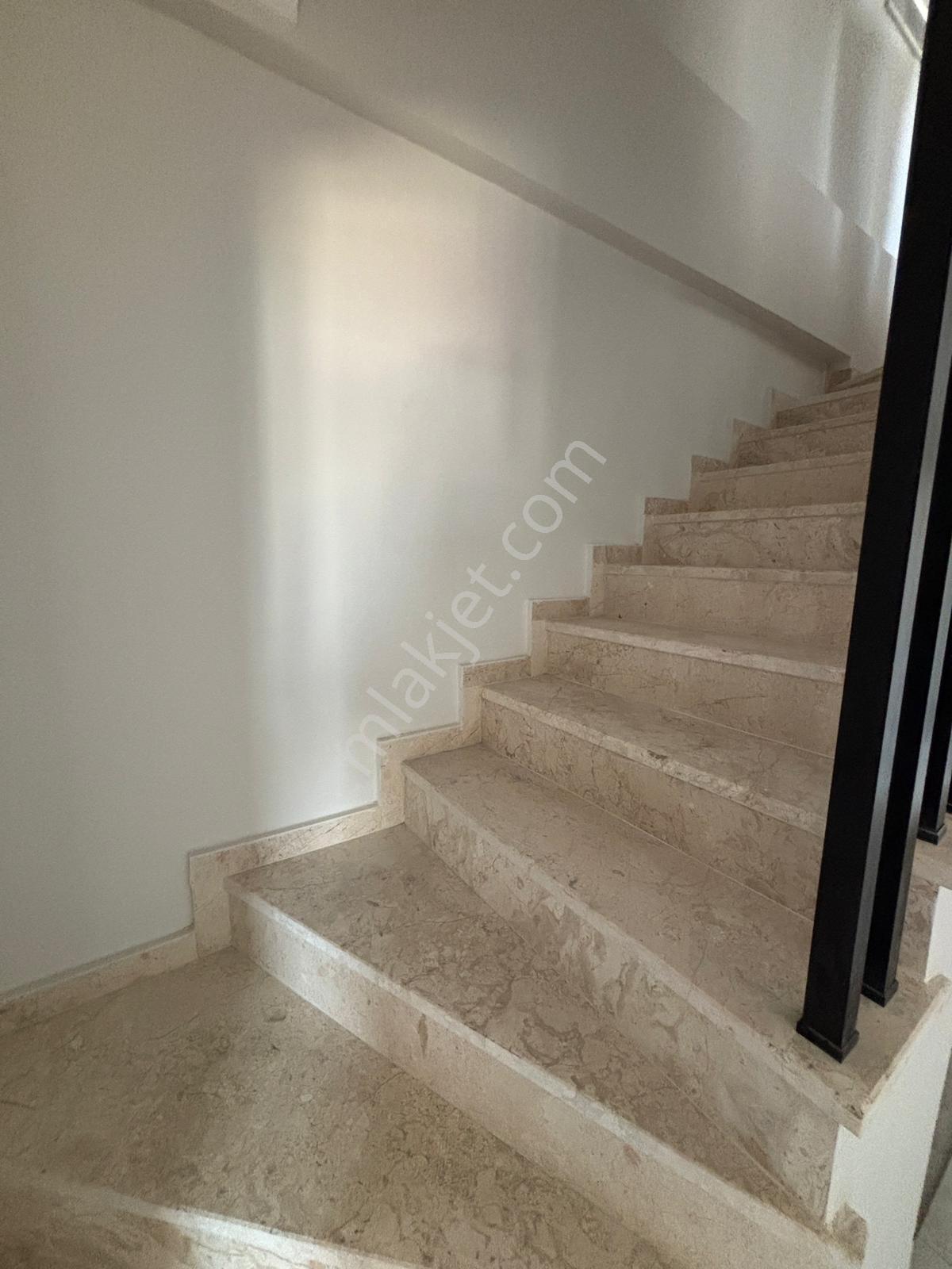 Özgürlük Mah Kent Meydanına Yakın 4+1 Dublex Daire - Görsel 2