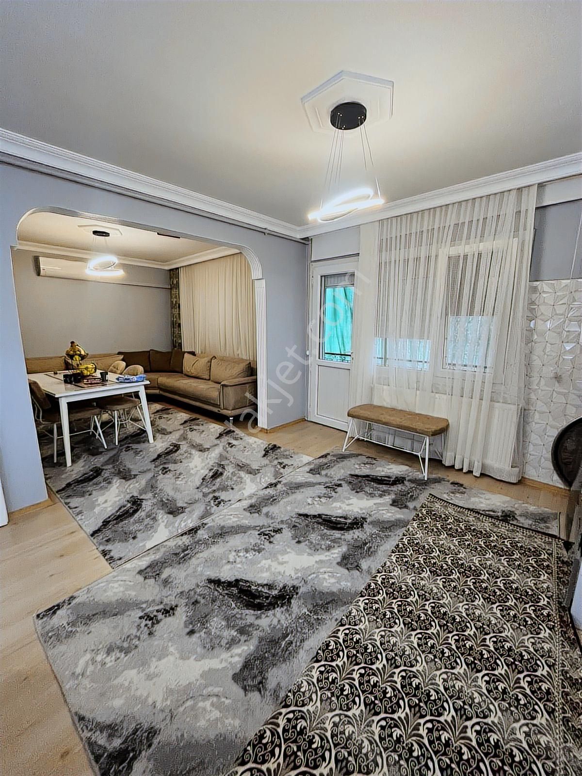 İstiklal Mahallesinde Satılık 3+1 Daire
