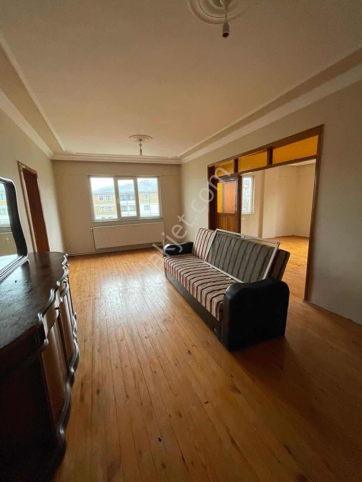 Anka Gm'den Yeniceköy Mah. Çarşı İçi Mevkii Kiralık 165 M2 Daire - Görsel 6