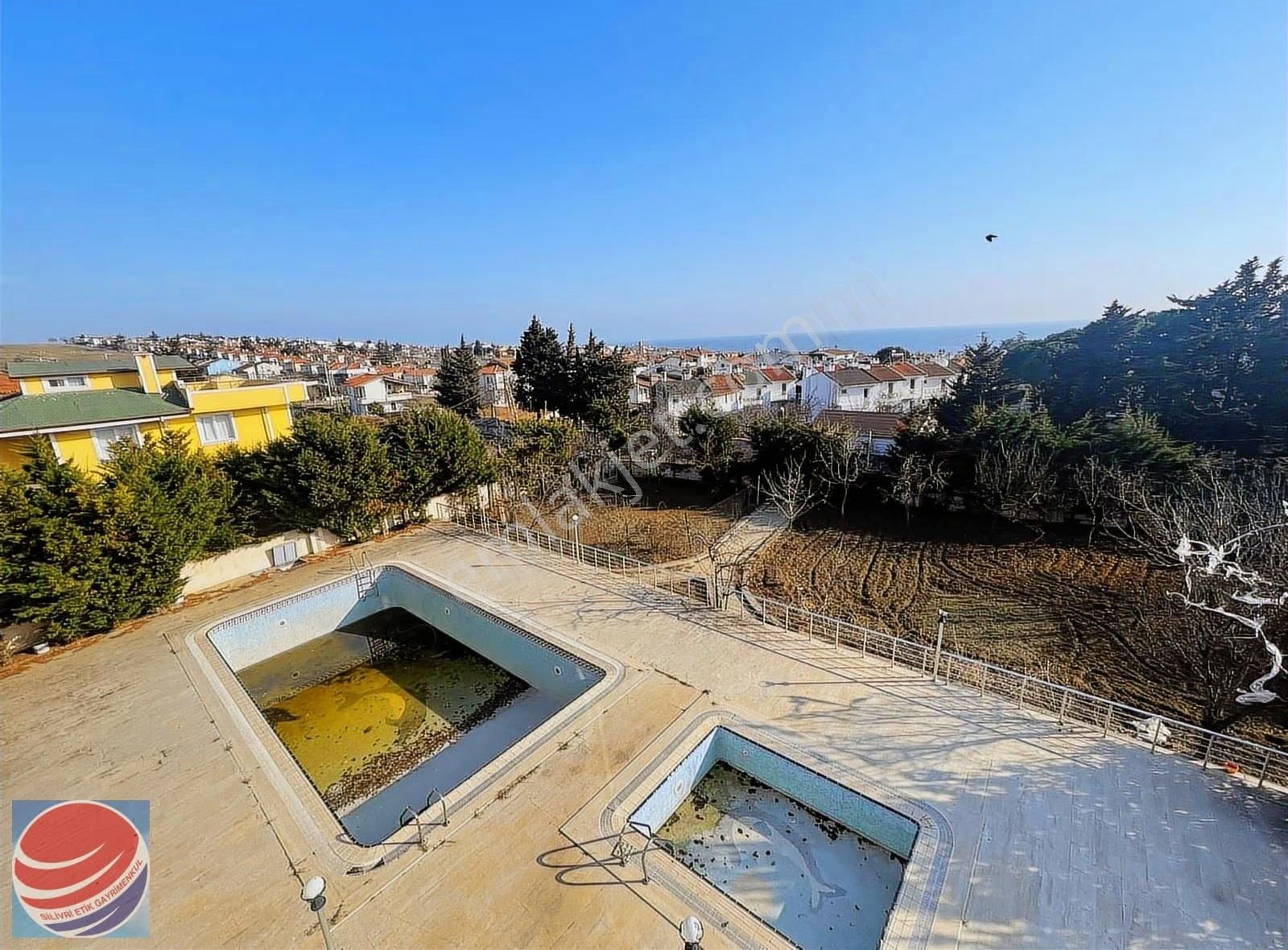 Silivri 2200 M2 Arsa İçerisinde Satılık Lüks Villa