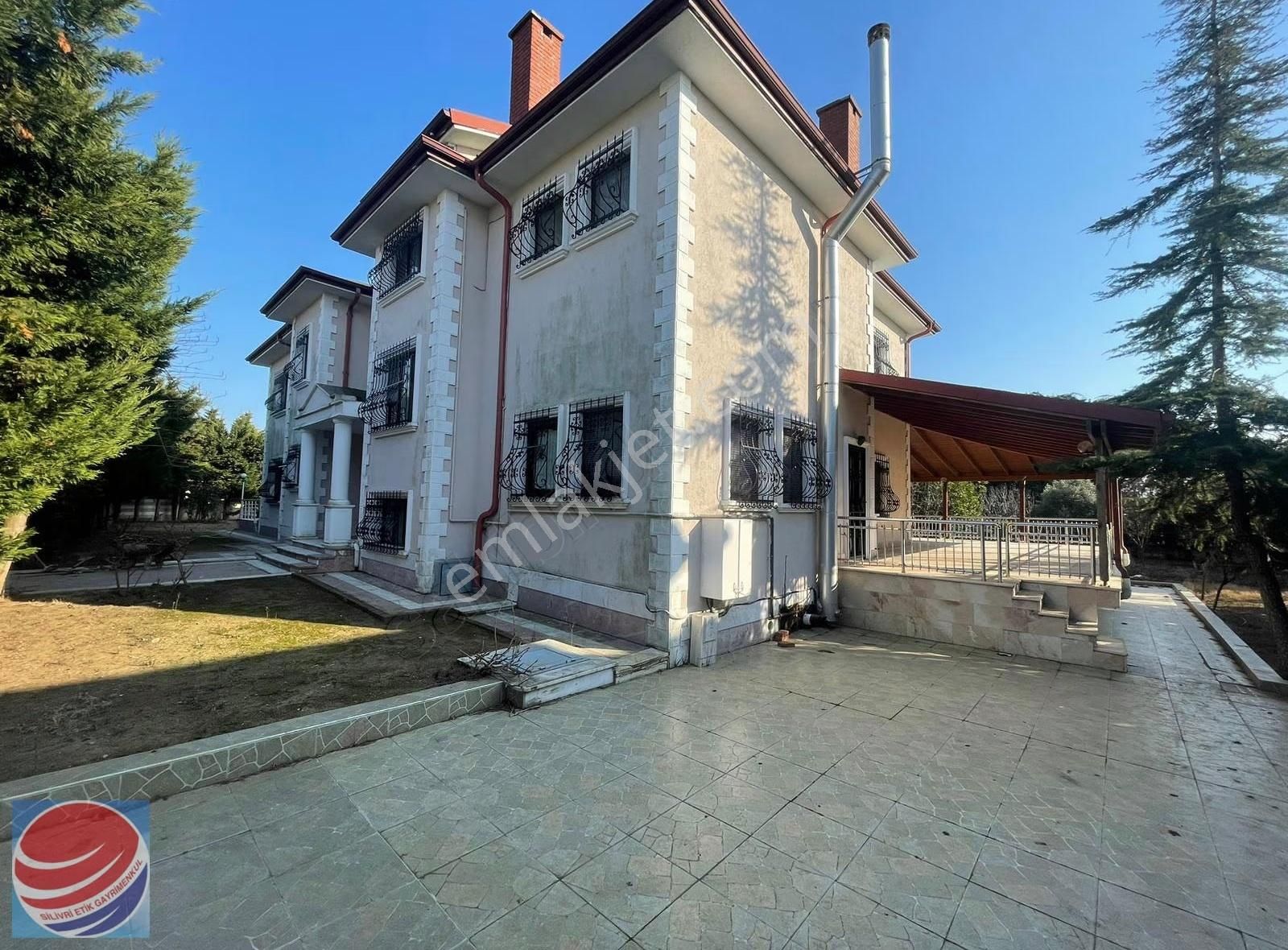 Silivri 2200 M2 Arsa İçerisinde Satılık Lüks Villa - Görsel 3