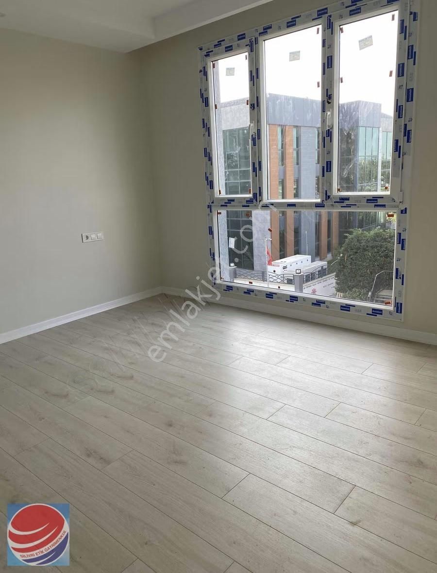 Silivri Yeni Mahallede Moderin Yapısıyla Cadde Üzerinde - Görsel 16