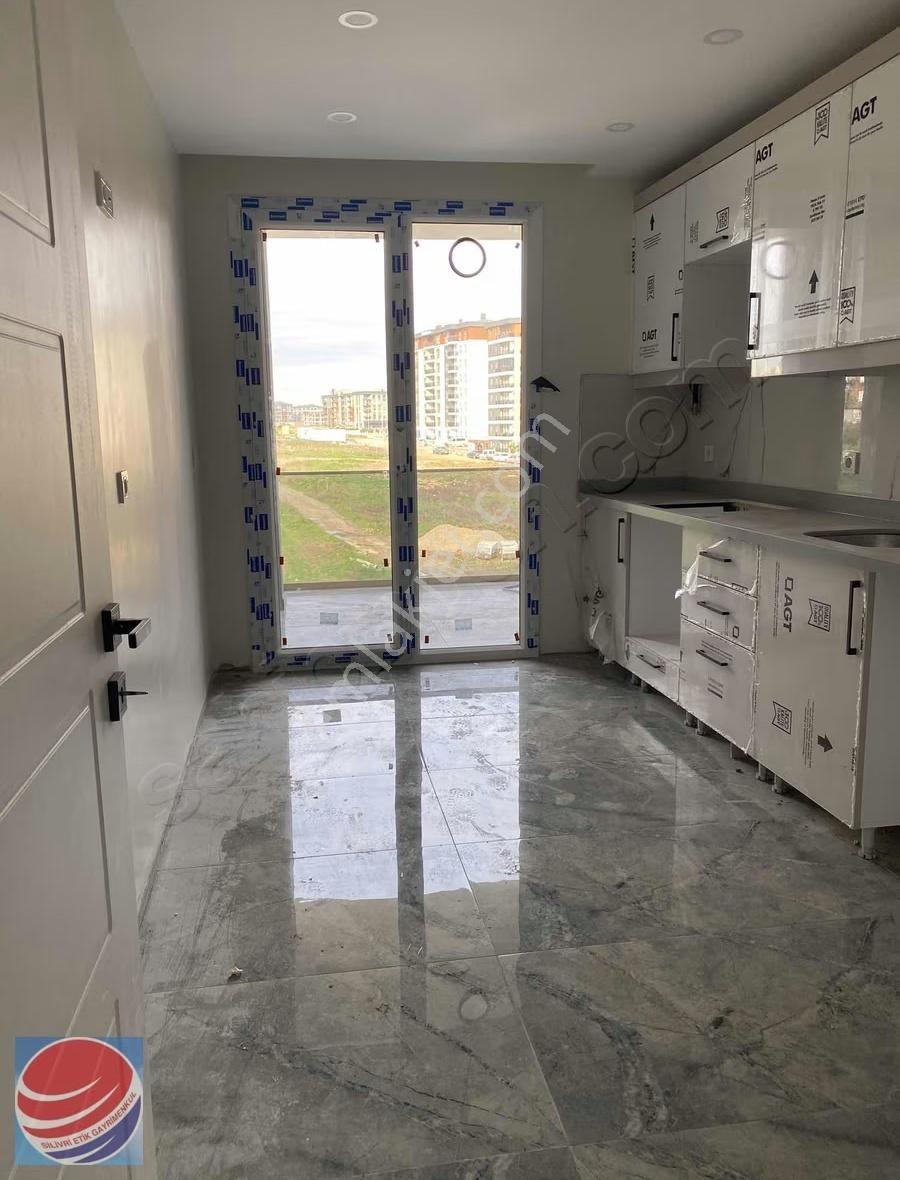 Silivri Yeni Mahallede Moderin Yapısıyla Cadde Üzerinde - Görsel 13