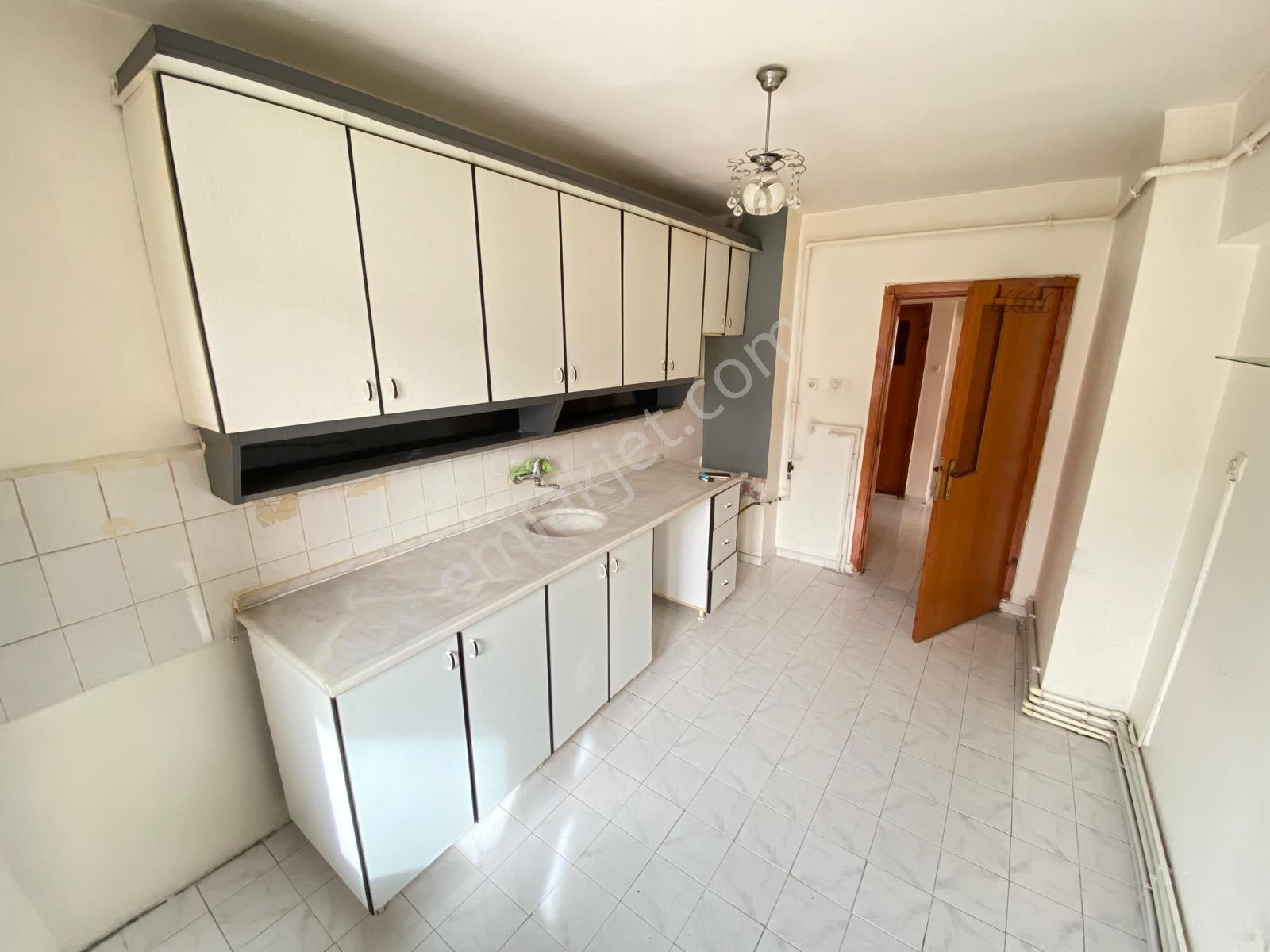 Yılmaz Gayrimenkul'den Andiçen Mah Cadde Üzeri 140m2 20 Bin Tl Kiralık Daire