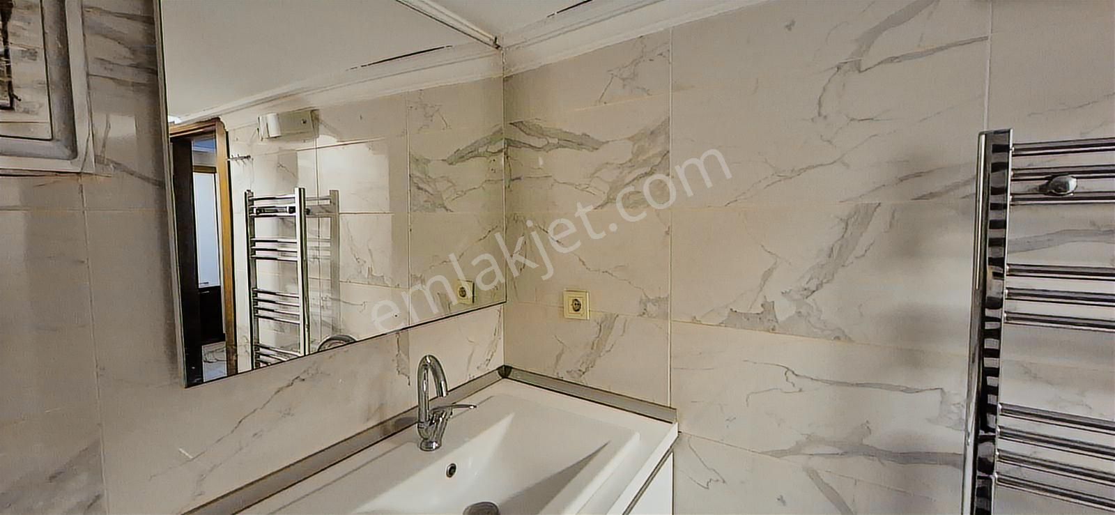 Bahçelievler'de Otoparklı 3+1 Kiralık Daire - Görsel 16