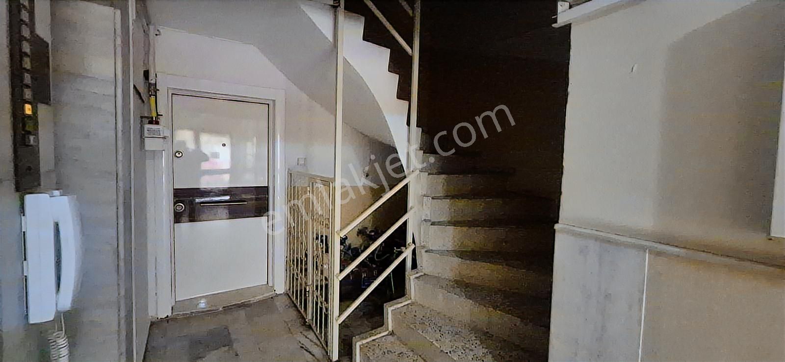 Bahçelievler'de Otoparklı 3+1 Kiralık Daire - Görsel 19
