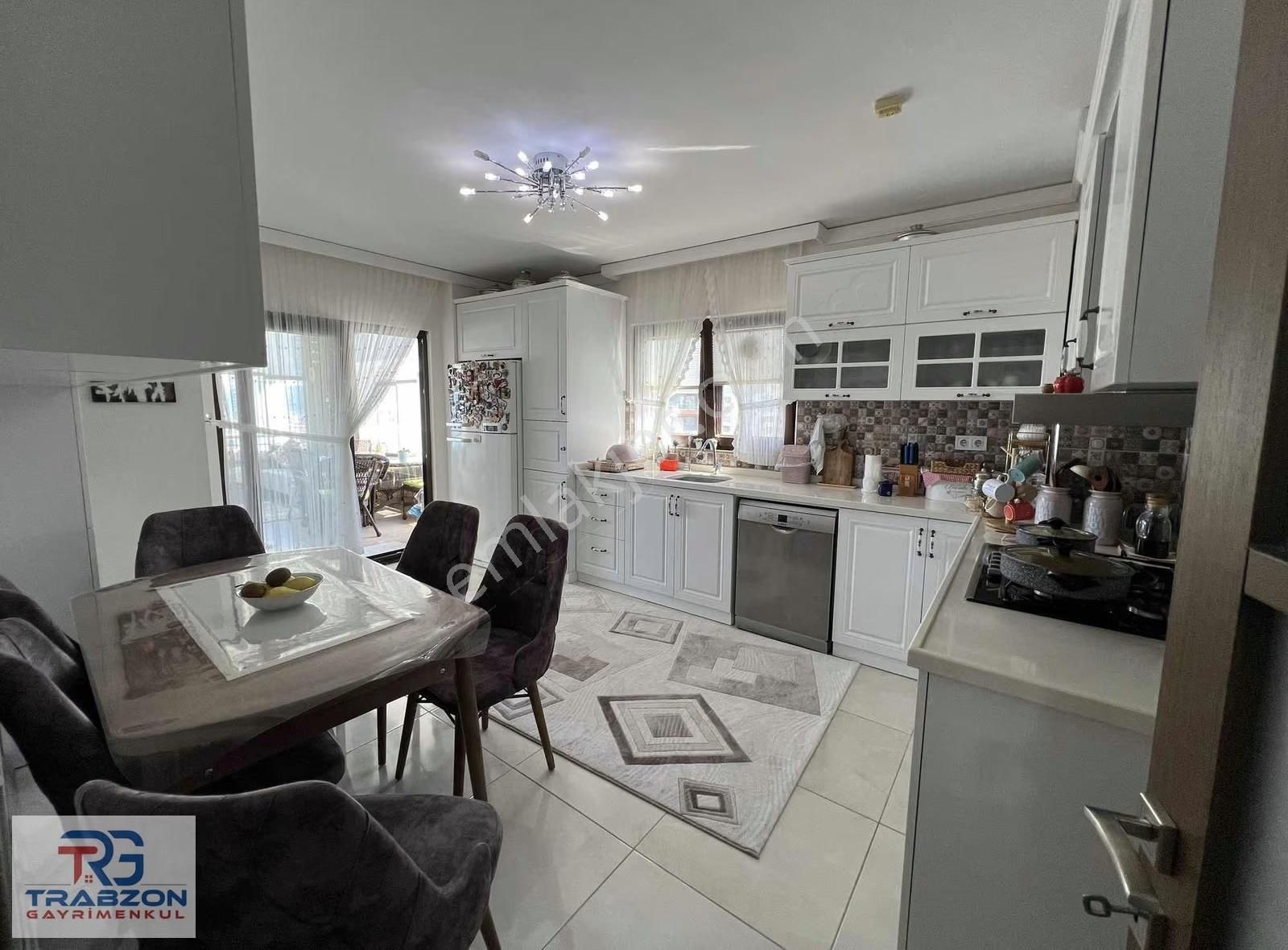 Trabzon Kaşüstü'nde Deniz Manzaralı Lüks 4+1 Daire - Görsel 8