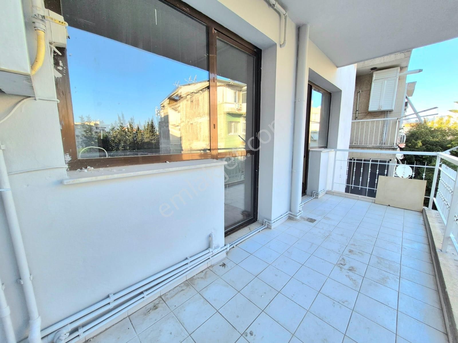 K.yaka Çarşı Yakını Asansörlü Otoparklı D.gazlı 3+1 150 M2 - Görsel 9