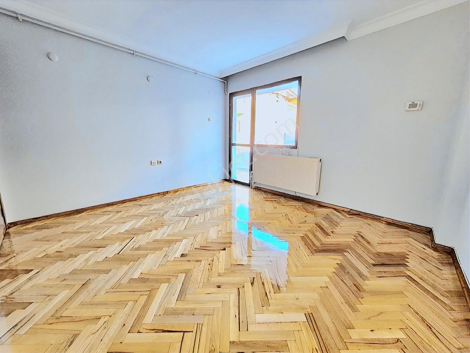 K.yaka Çarşı Yakını Asansörlü Otoparklı D.gazlı 3+1 150 M2 - Görsel 2