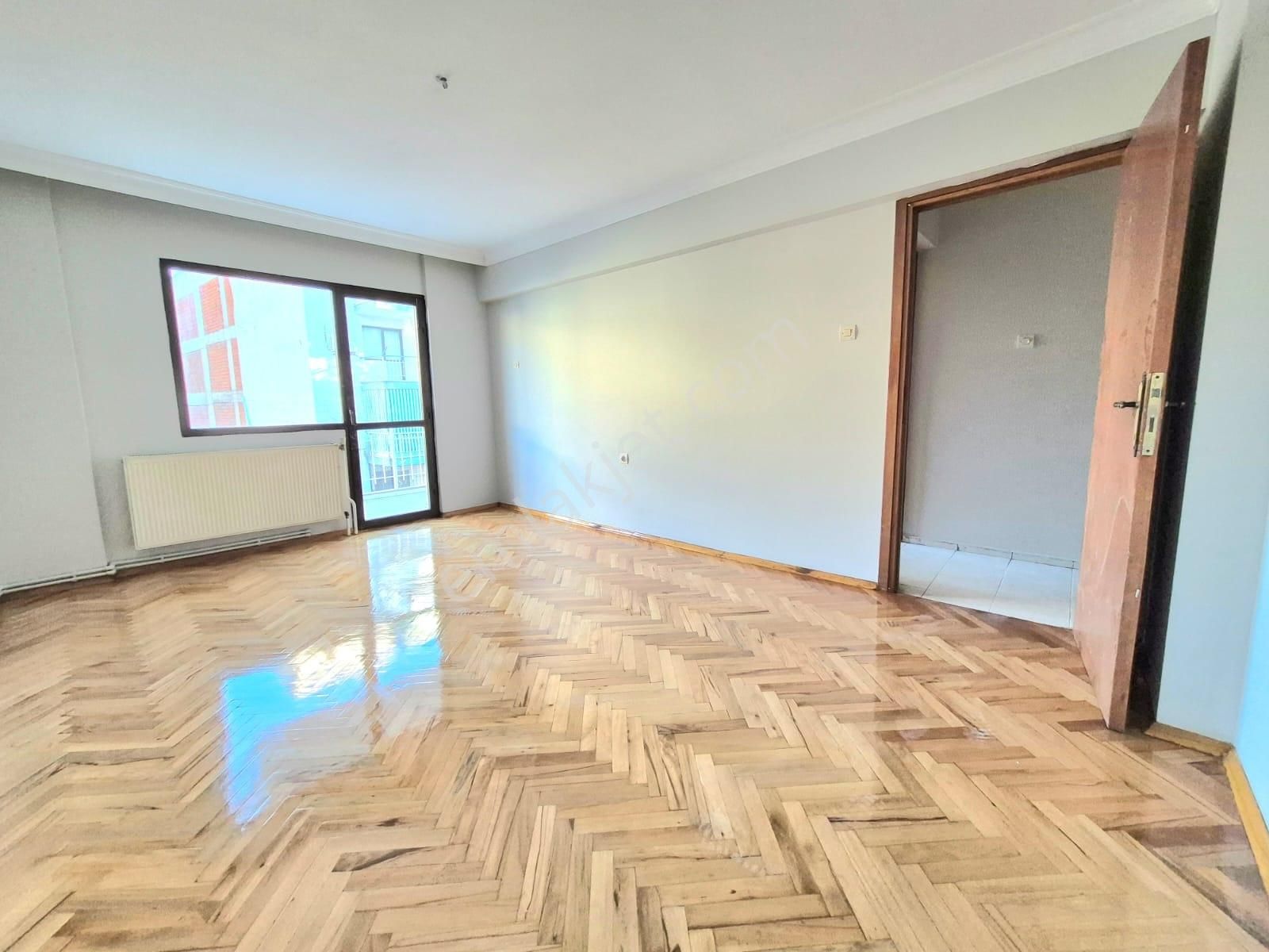 K.yaka Çarşı Yakını Asansörlü Otoparklı D.gazlı 3+1 150 M2 - Görsel 15