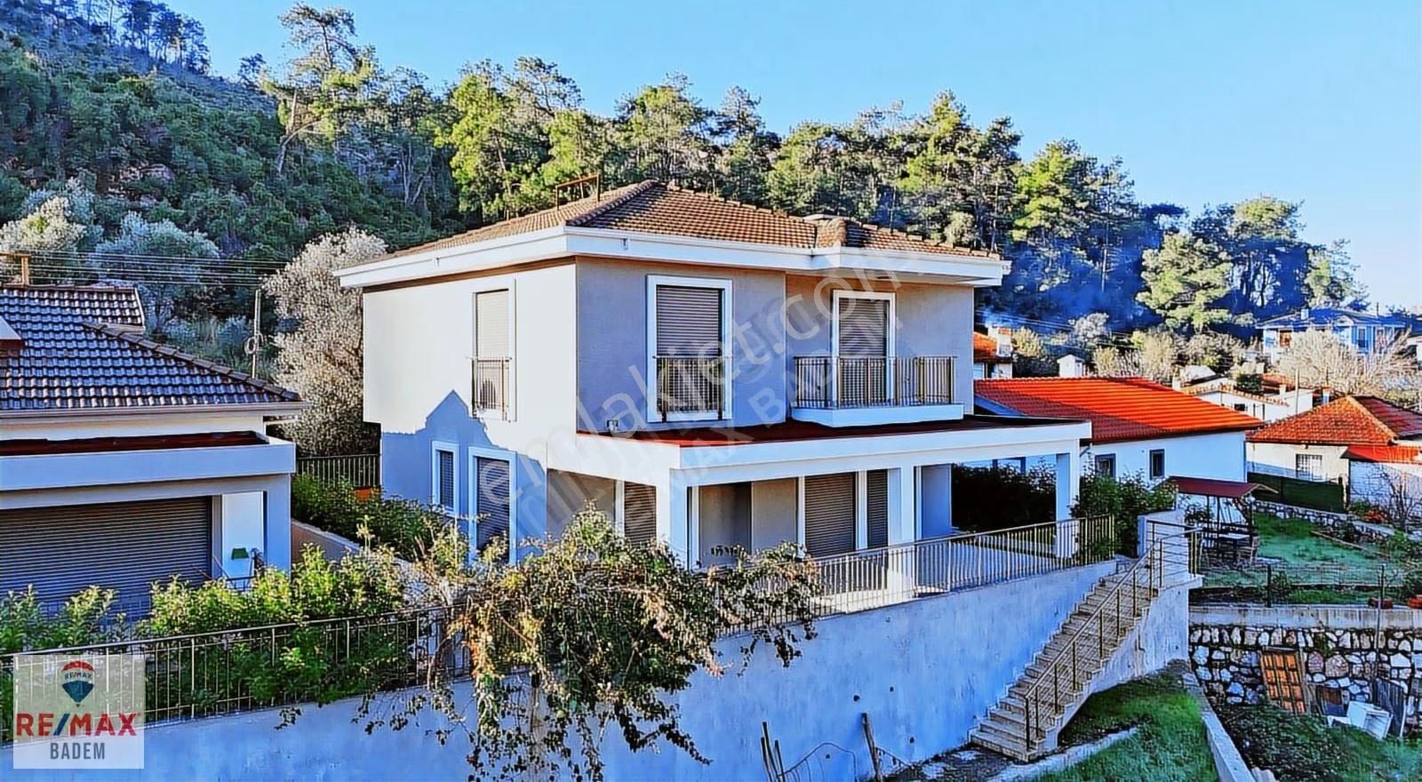 Marmaris Hisarönü'nde 5+1 Tam Müstakil Lüks Tripleks Villa!!