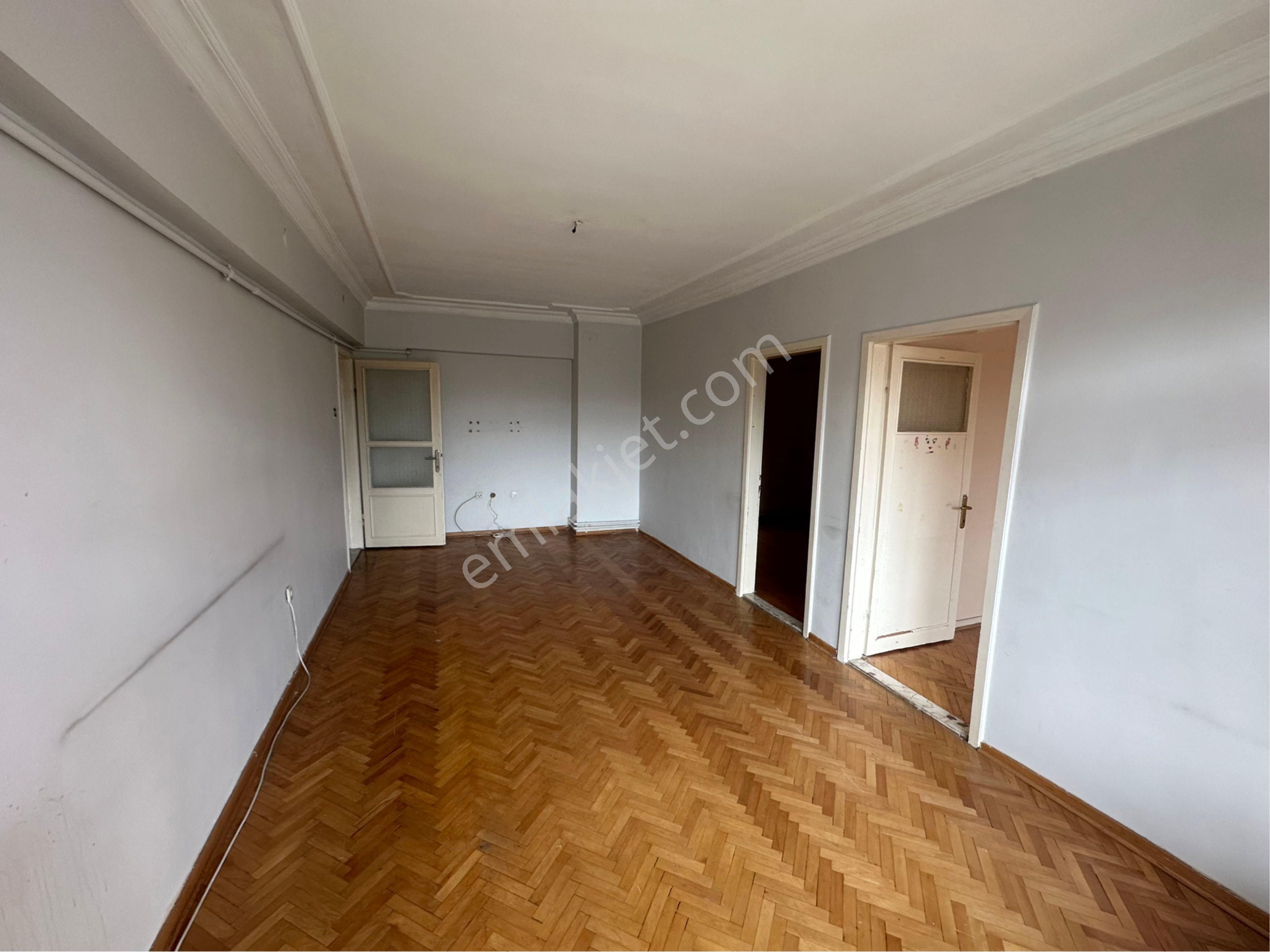 Erenler Caddesinde Ön Cephe Kiralık Daire - Görsel 9