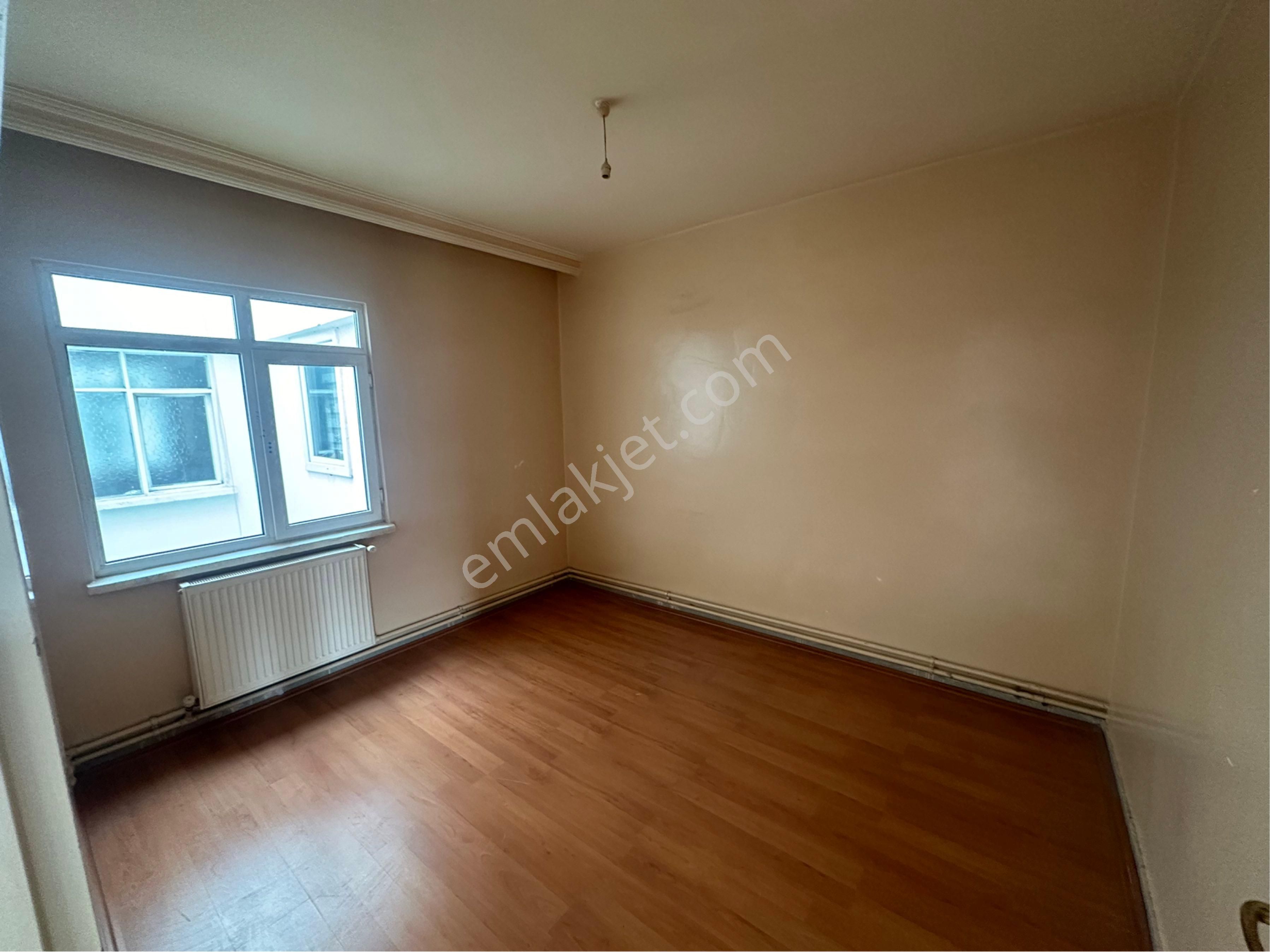 Erenler Caddesinde Ön Cephe Kiralık Daire - Görsel 13