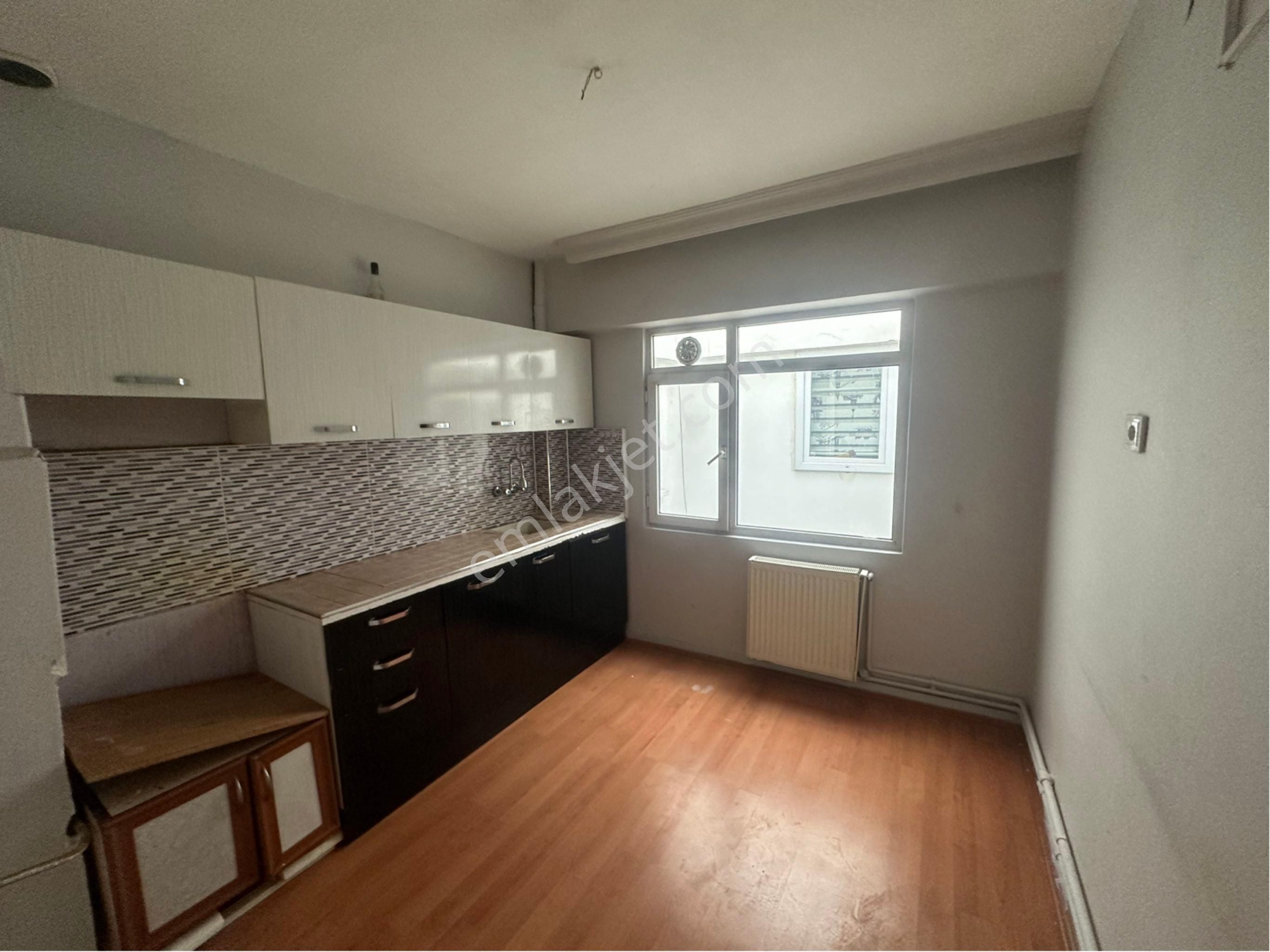 Erenler Caddesinde Ön Cephe Kiralık Daire - Görsel 10