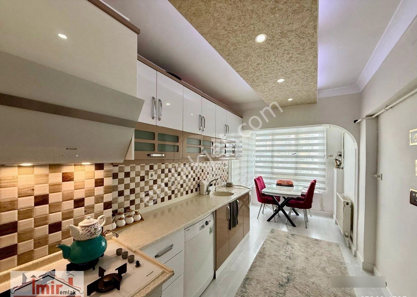 İmir Emlak'tan Merkez'de 3+1 Ful Yapılı Acil Satılık Daire