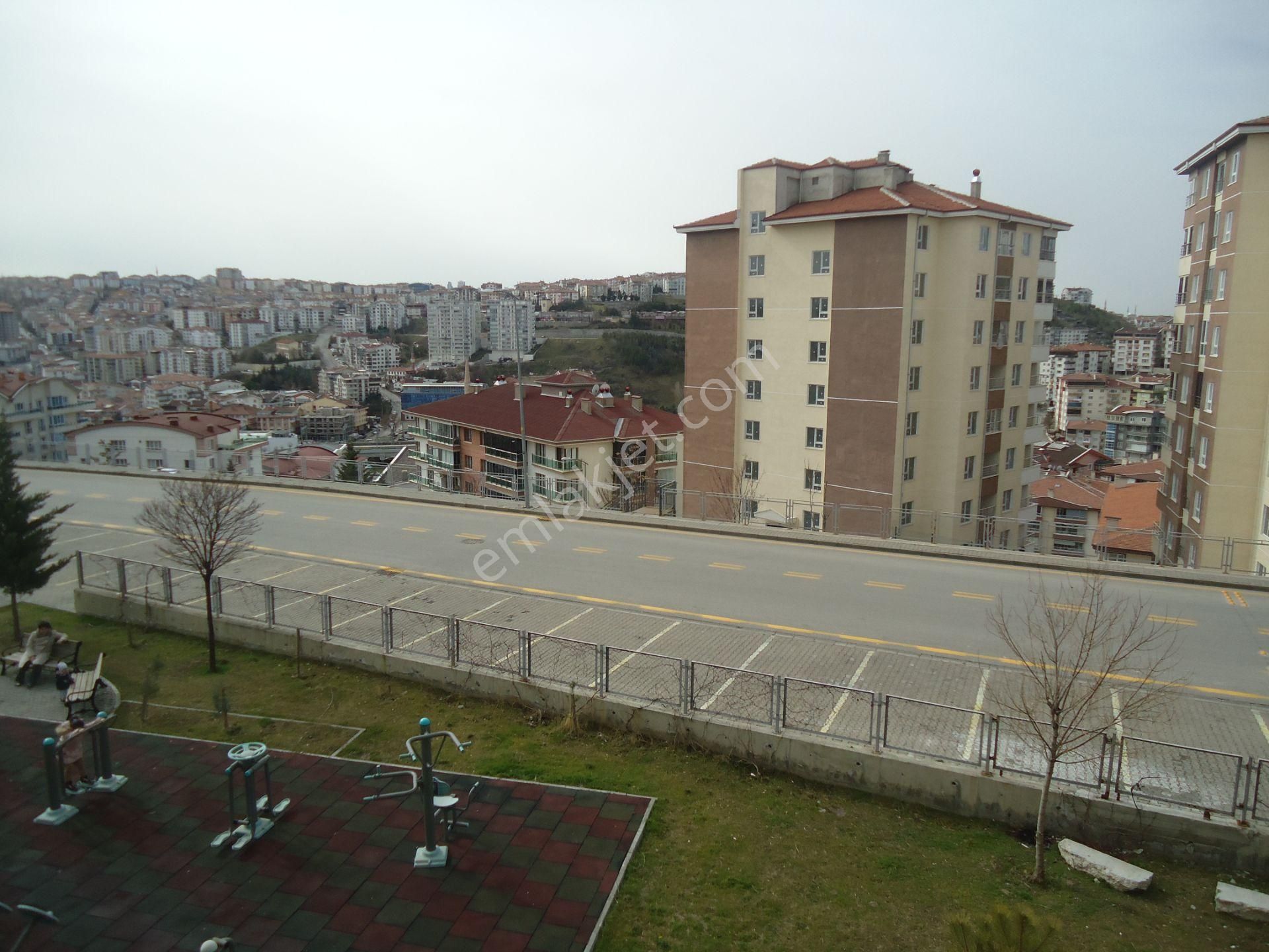 Krc'den Merkezi Konumda Kısa Bloklarda Eşyalı 2+1 Kiralık Daire - Görsel 13