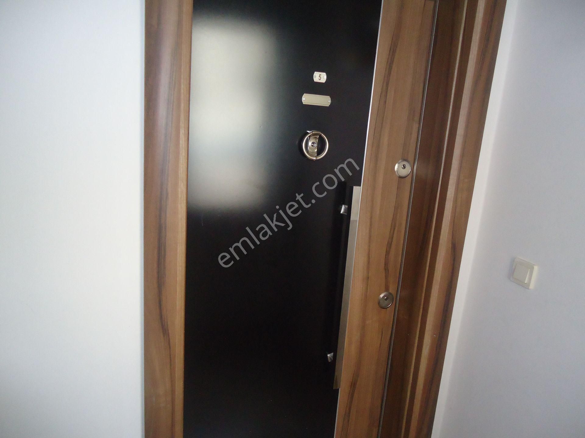 Krc'den Merkezi Konumda Kısa Bloklarda Eşyalı 2+1 Kiralık Daire - Görsel 5