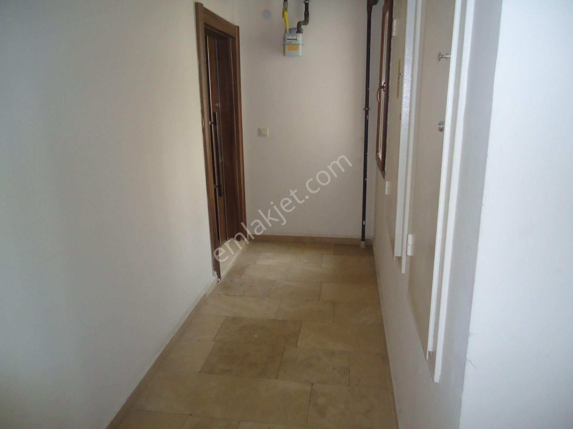 Krc'den Merkezi Konumda Kısa Bloklarda Eşyalı 2+1 Kiralık Daire - Görsel 4