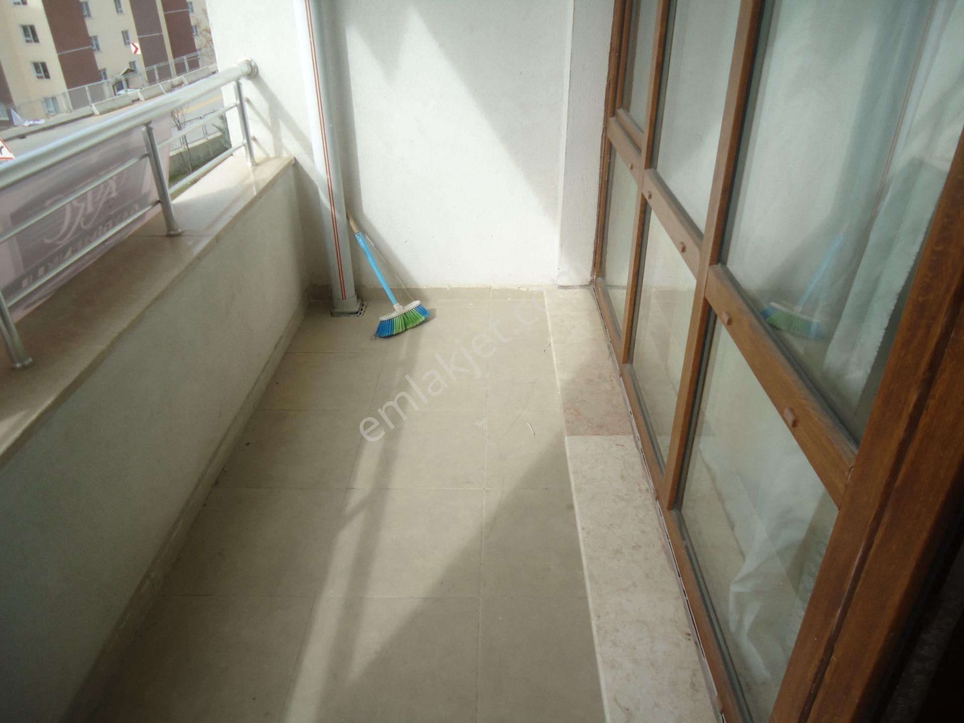 Krc'den Merkezi Konumda Kısa Bloklarda Eşyalı 2+1 Kiralık Daire - Görsel 12
