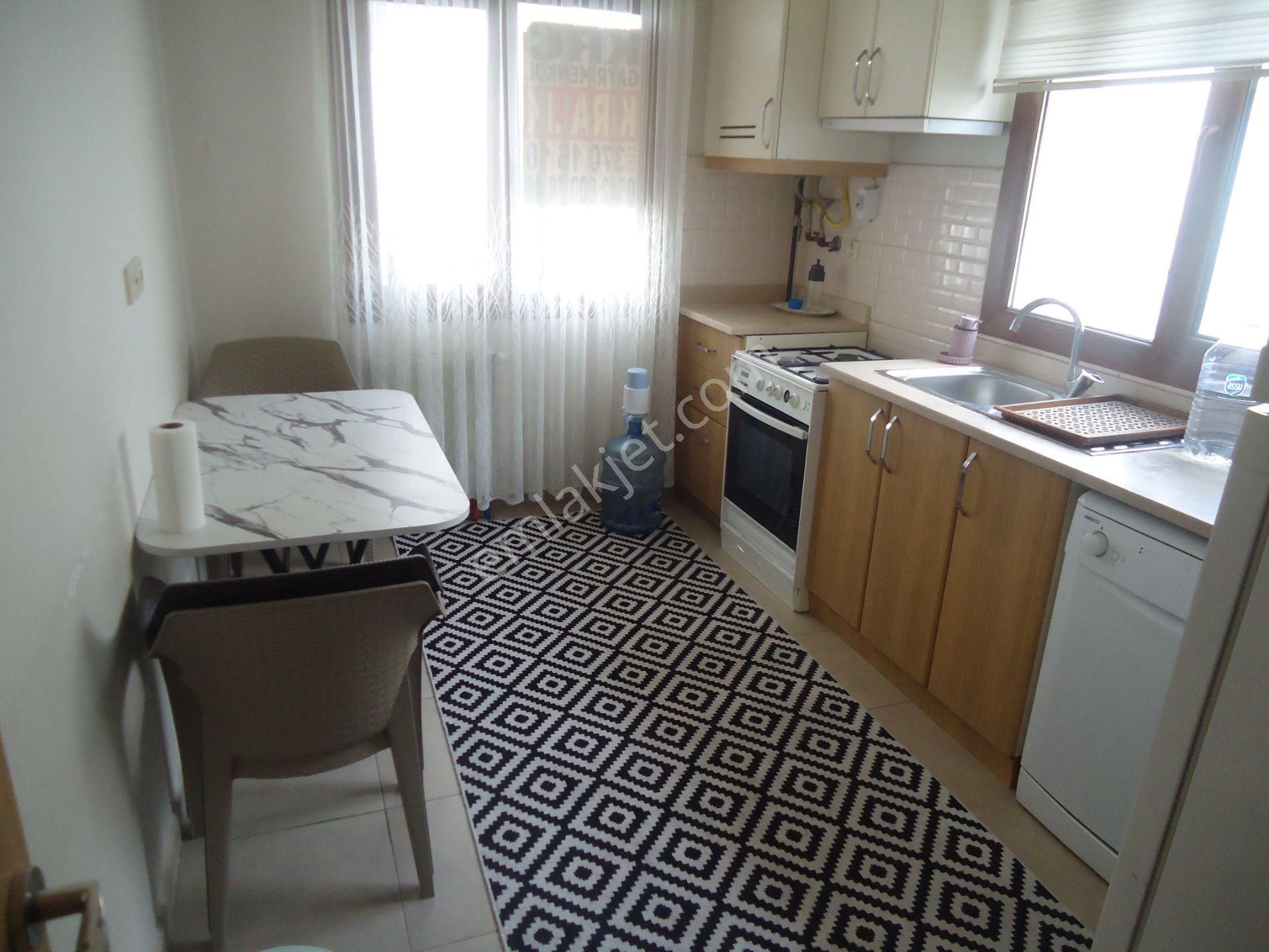 Krc'den Merkezi Konumda Kısa Bloklarda Eşyalı 2+1 Kiralık Daire