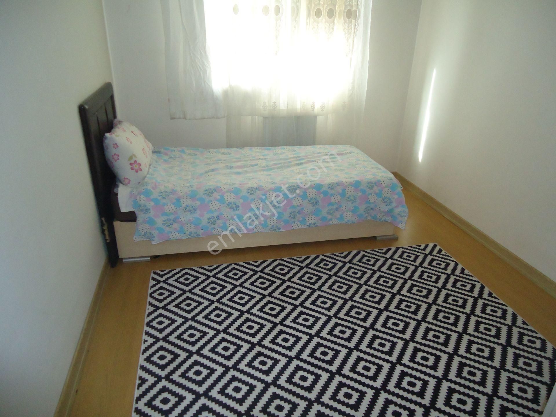 Krc'den Merkezi Konumda Kısa Bloklarda Eşyalı 2+1 Kiralık Daire - Görsel 9