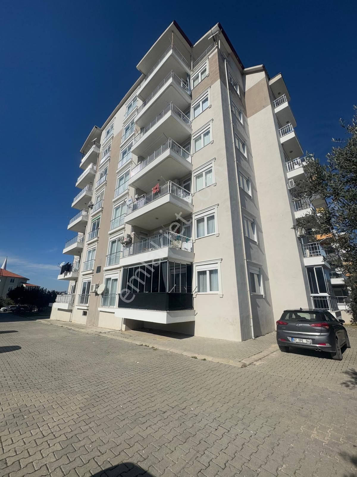 Merkez Mahallesi Jandarma Arkasın'da 3+1 Ferah Satılık Daire