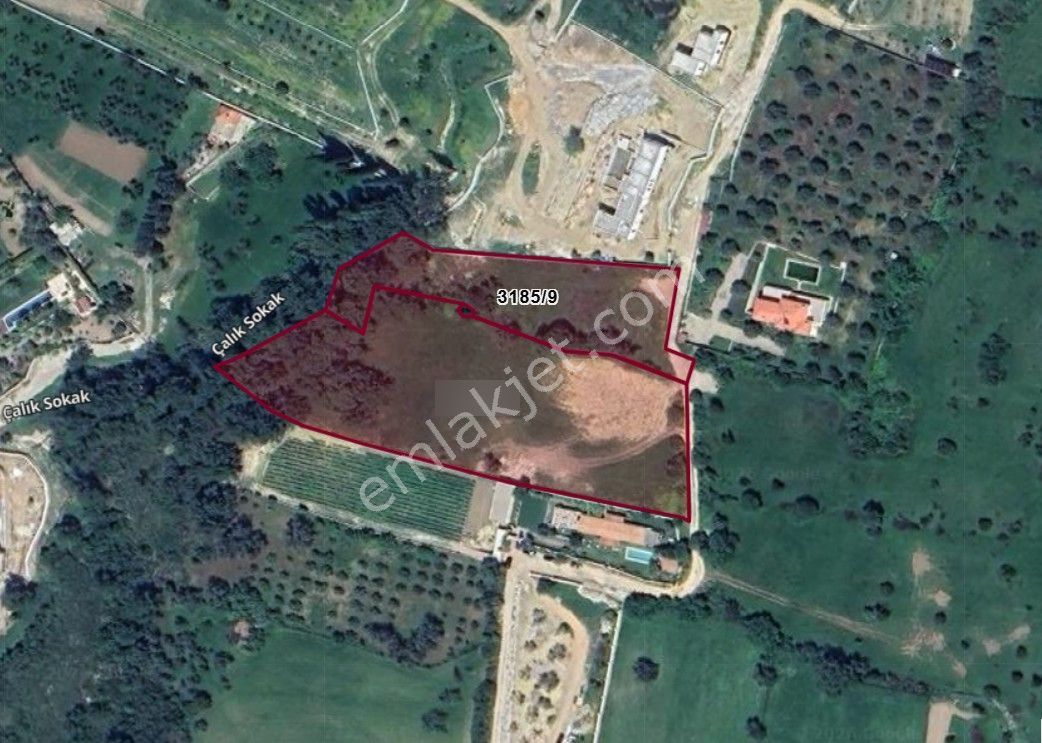 Urla Yelaltı’nda Deniz Manzaralı, Lüks Villalar Arasında Özel Tarla