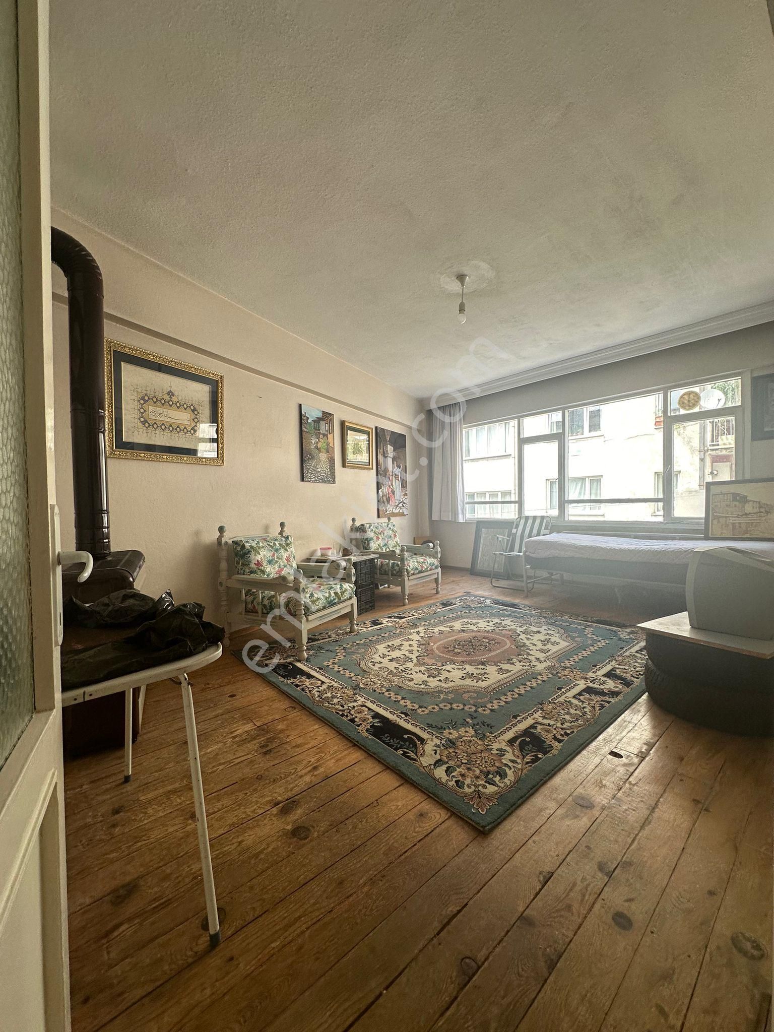 Altıparmak Hocahasan'da | Ara Kat, Geniş 90 M² Yatırımlık 2+1 Satılık Daire - Görsel 6