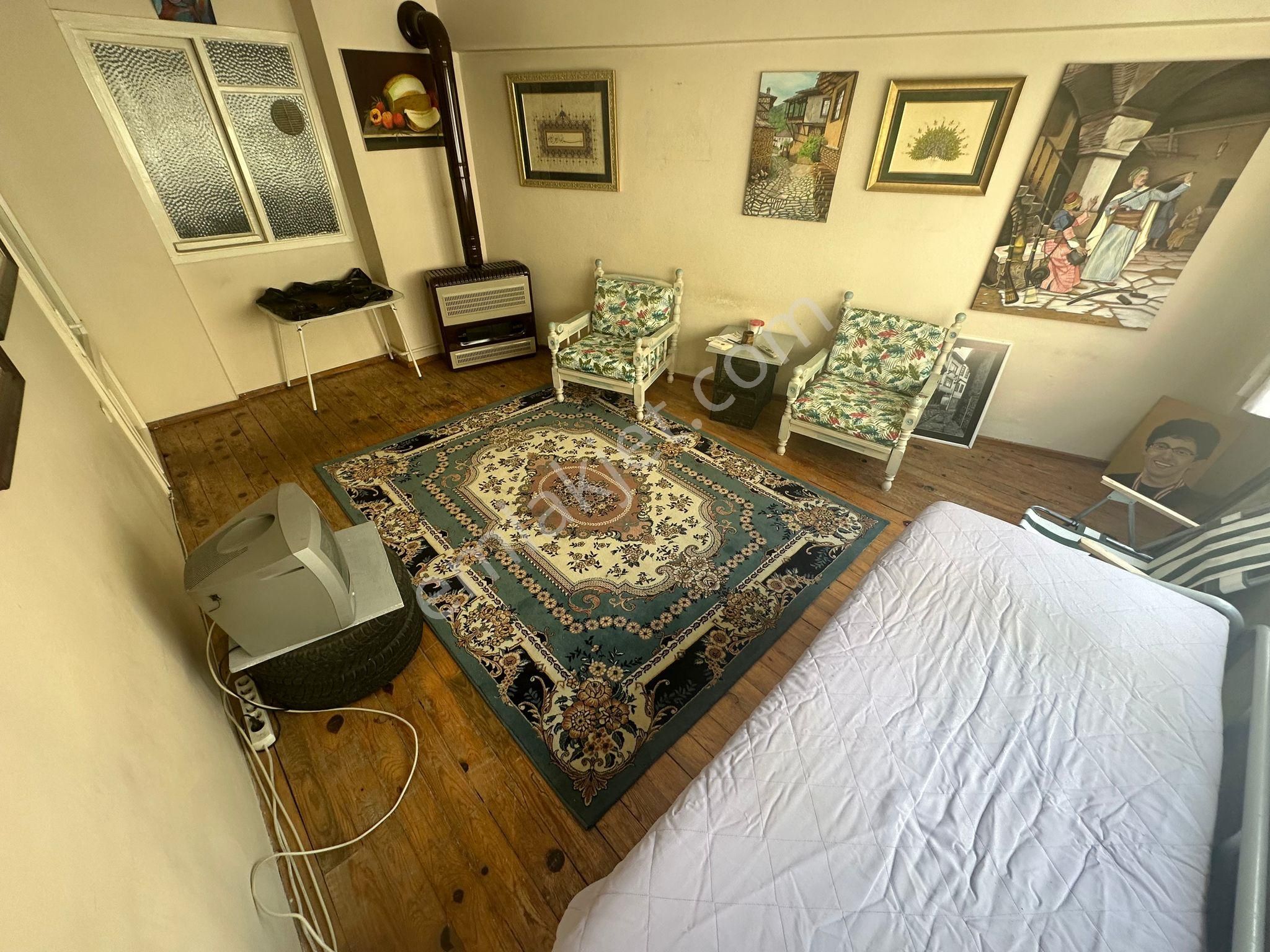 Altıparmak Hocahasan'da | Ara Kat, Geniş 90 M² Yatırımlık 2+1 Satılık Daire