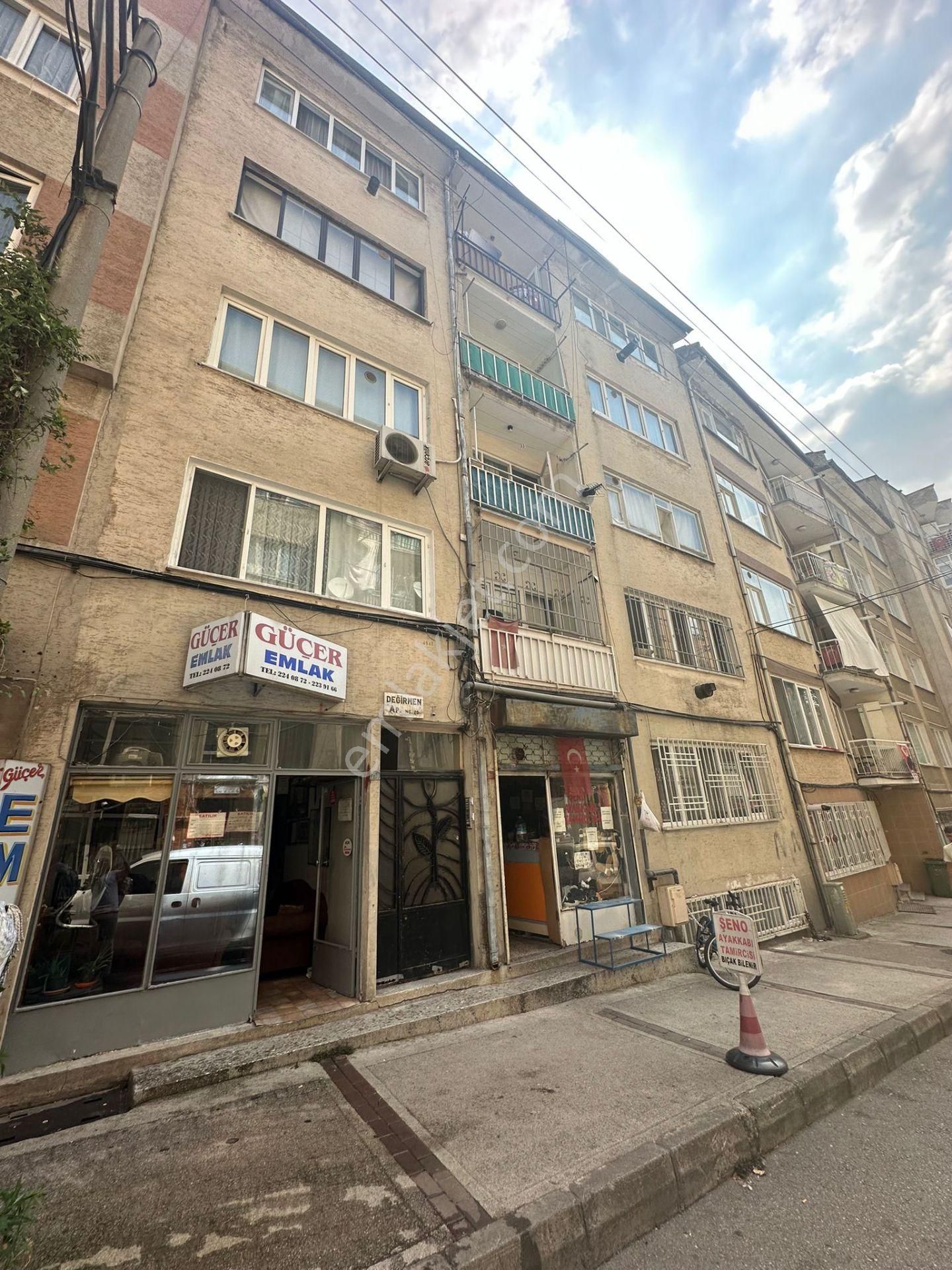 Altıparmak Hocahasan'da | Ara Kat, Geniş 90 M² Yatırımlık 2+1 Satılık Daire - Görsel 3