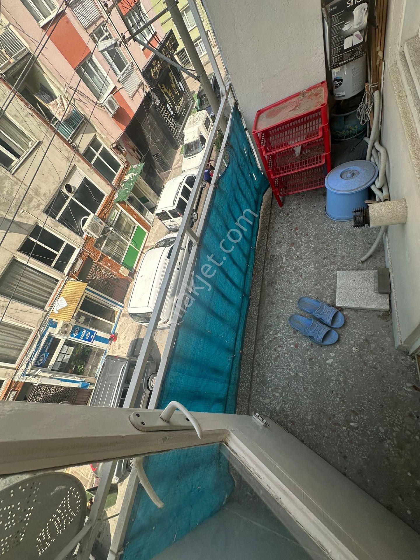 Altıparmak Hocahasan'da | Ara Kat, Geniş 90 M² Yatırımlık 2+1 Satılık Daire - Görsel 4