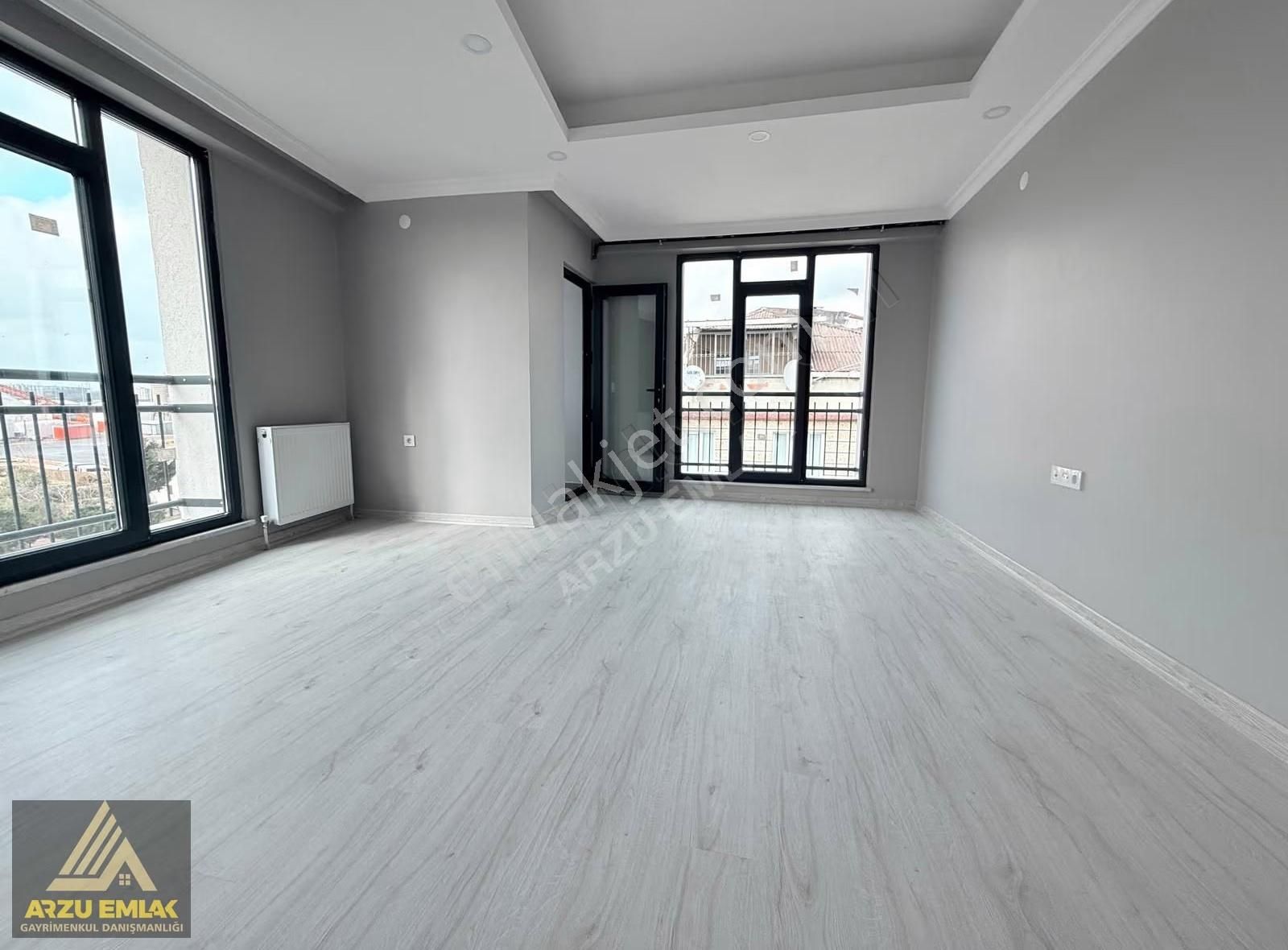 Arzu Emlaktan Cadde Üstü Satılık Sıfır 2+1 Asansörlü Daire