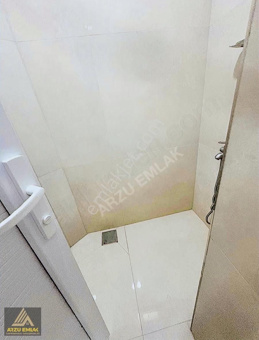 Arzu Emlaktan 1 Yaş Yerden Isıtmalı Cadde Yanı 100 M2 2+1 Daire - Görsel 10